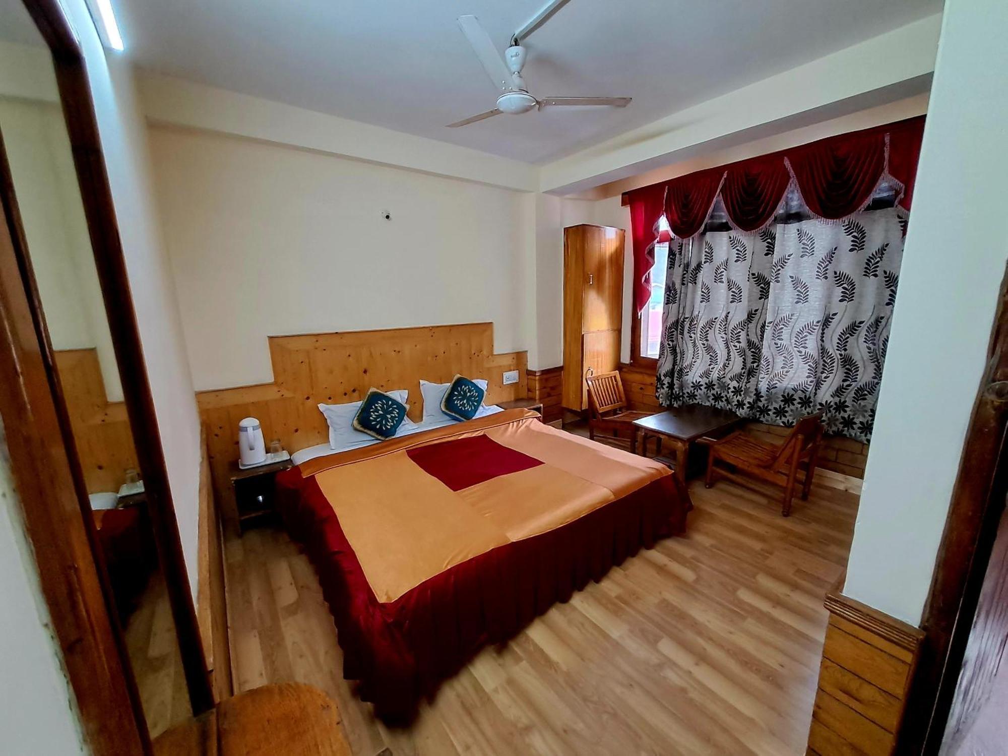 Hotel Snow Mountain Mall Road 2*