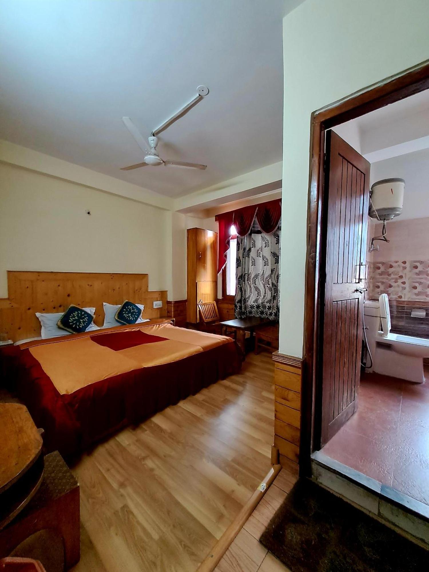 Hotel Snow Mountain Mall Road 2*