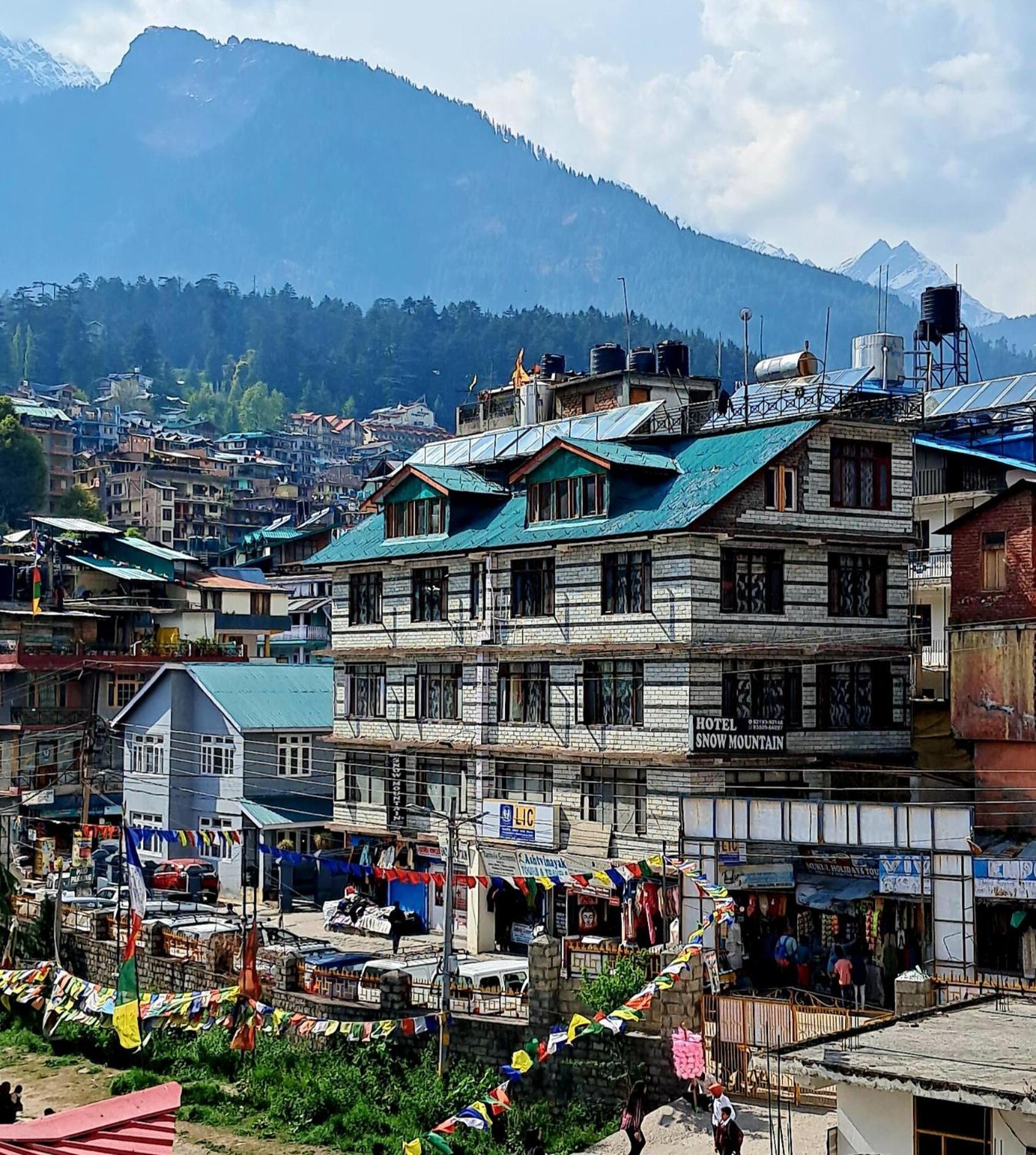 Snow Mountain Mall Road Manali (Himachal Pradesh)