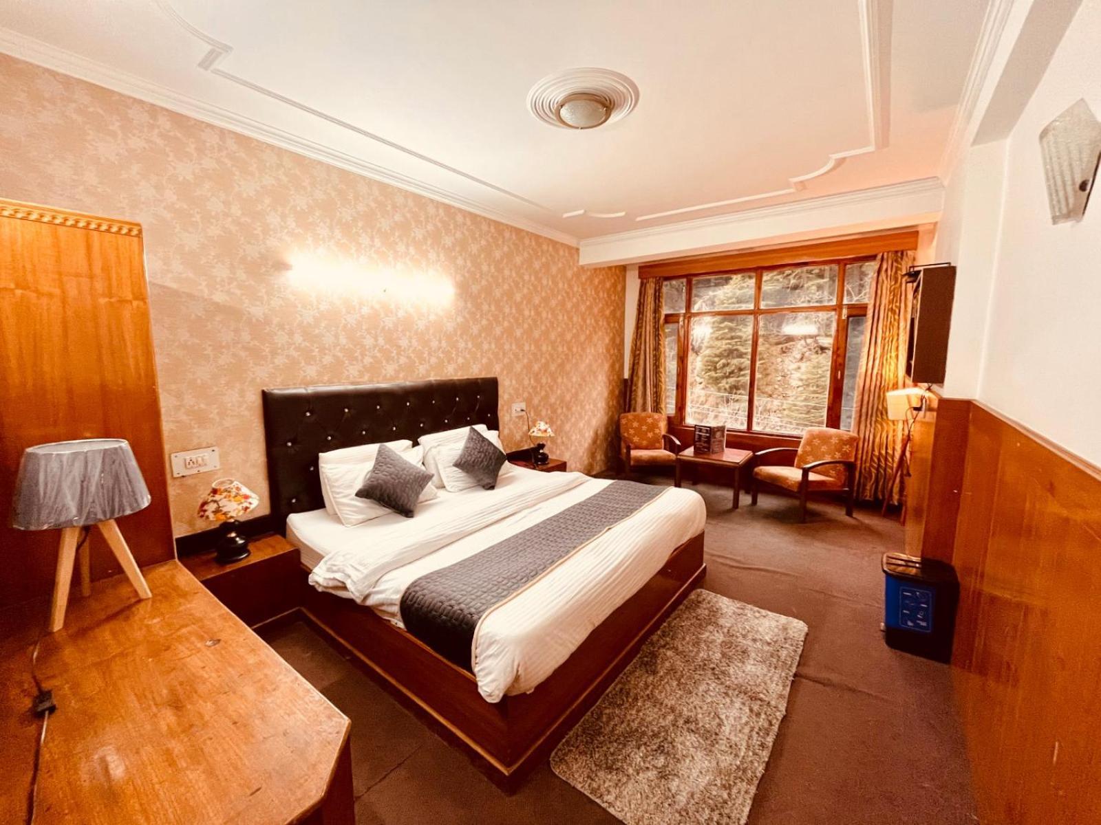 Hotel The River Front On Mall Road Manali (Himachal Pradesh)