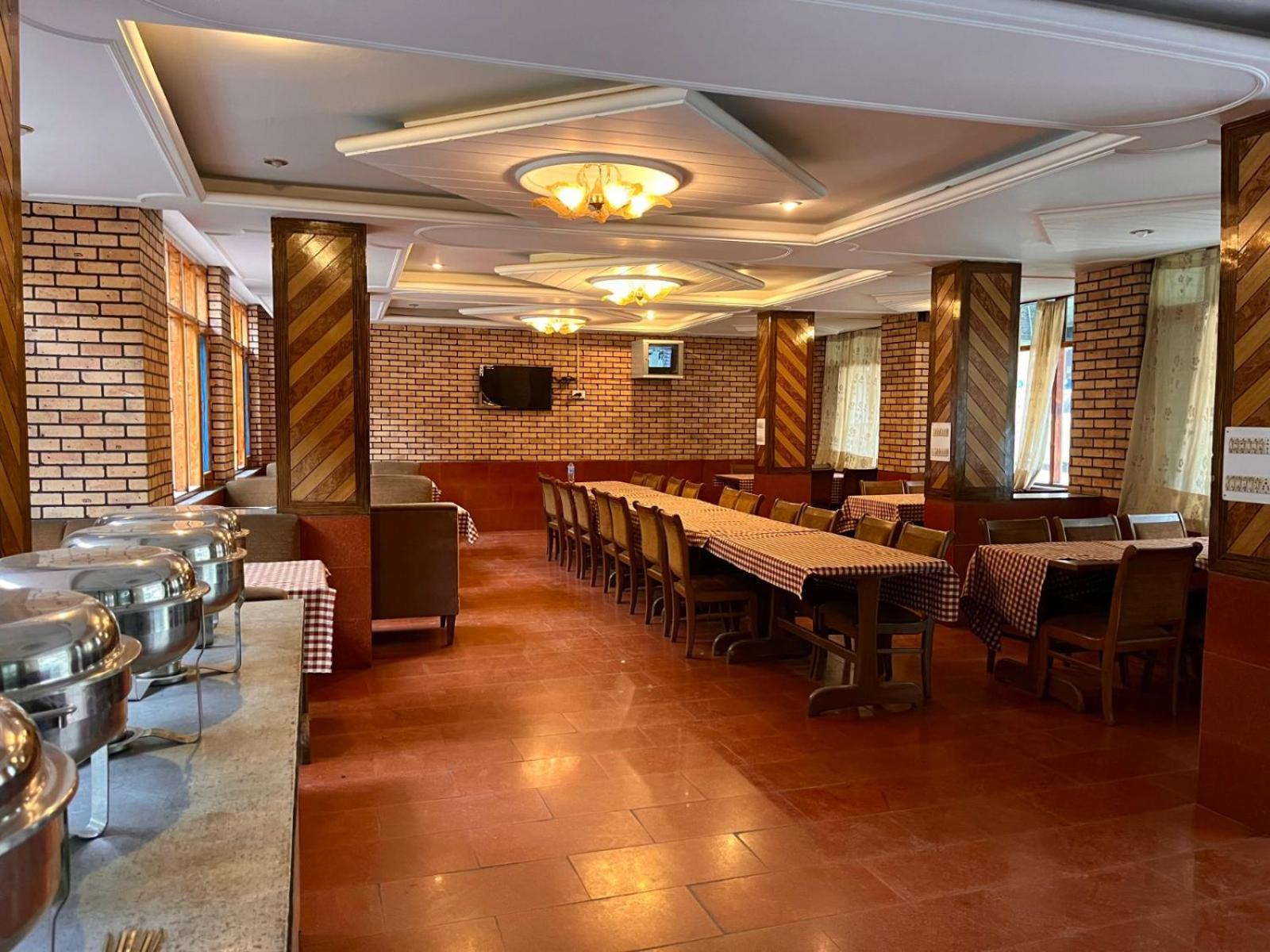 Hotel The River Front On Mall Road 4*