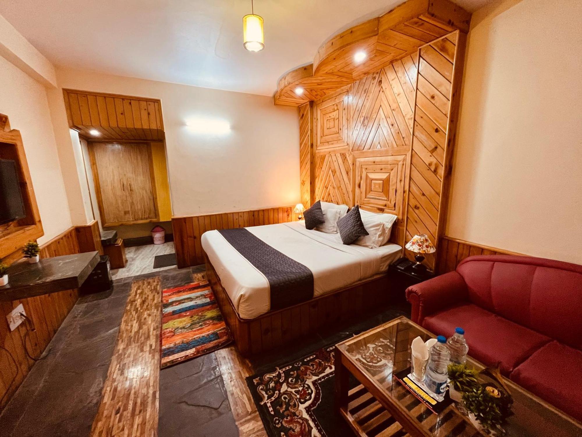 Hotel Snow Clad Riverview & Resort, Manali (Himachal Pradesh)