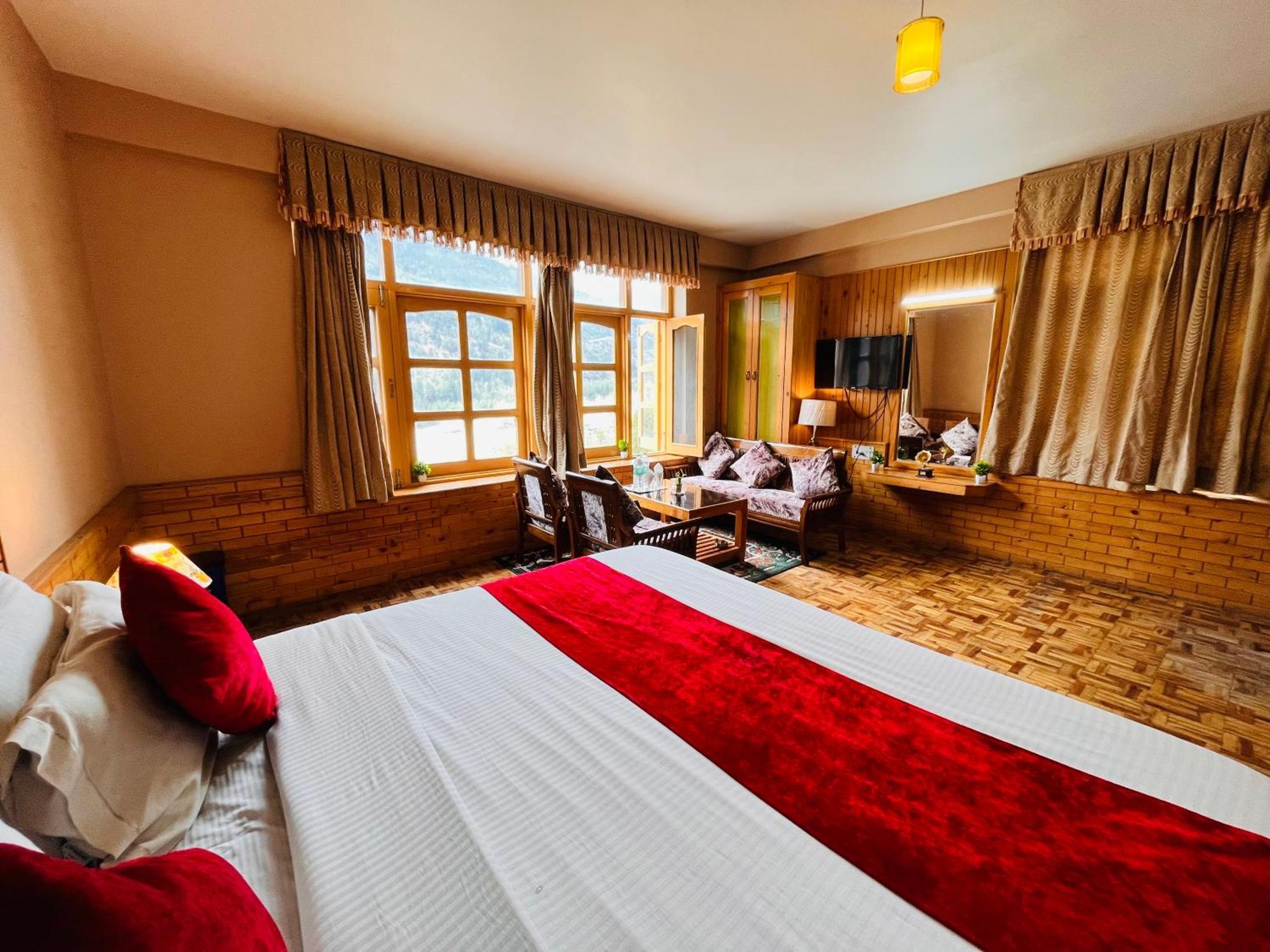 Hotel Snow Clad Riverview & Resort, Manali (Himachal Pradesh)