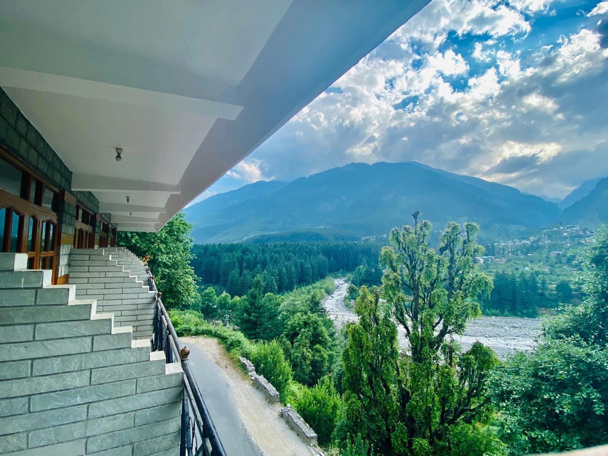 Hotel Snow Clad Riverview & Resort,