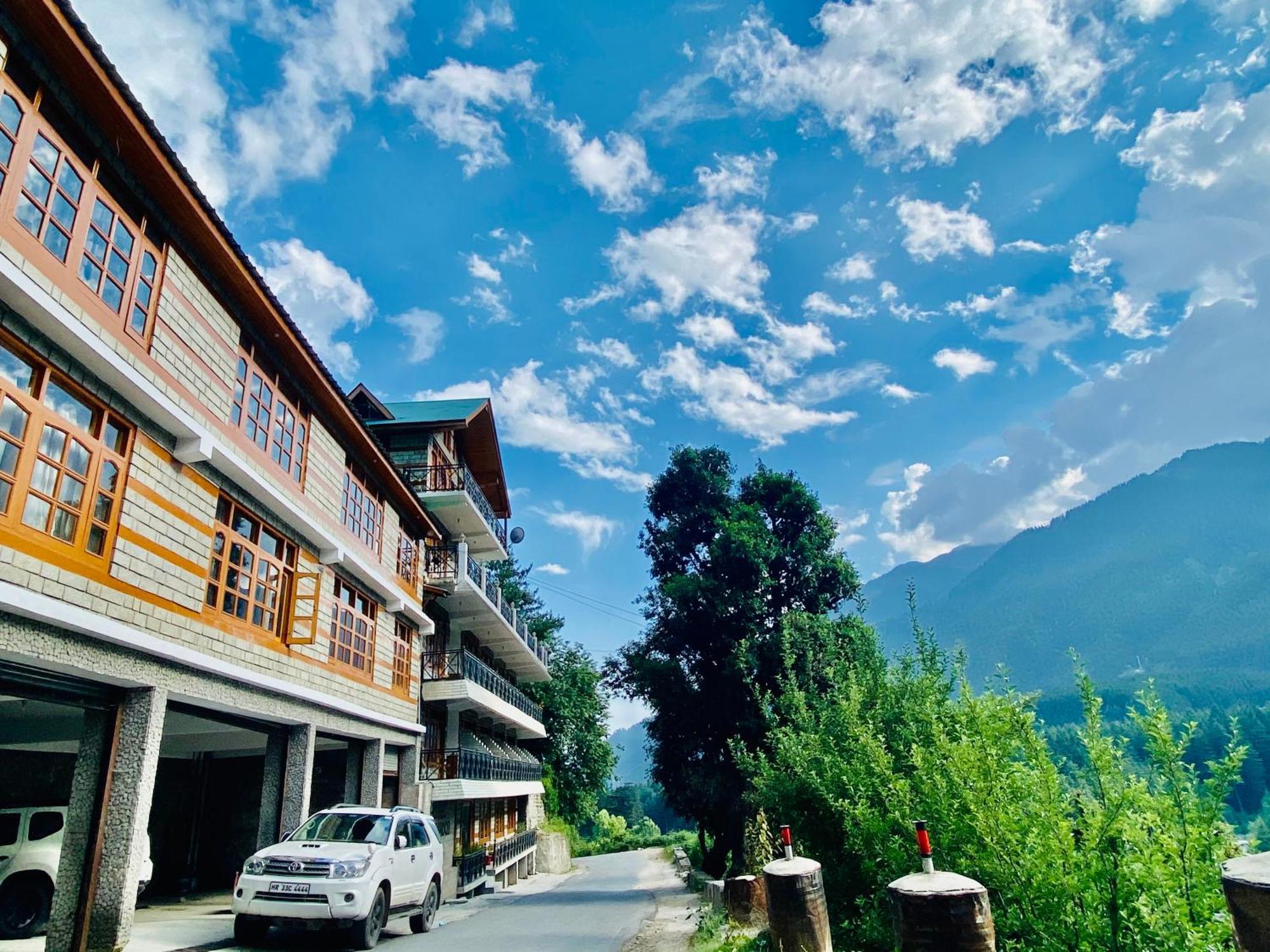 Snow Clad Riverview & Resort, Manali (Himachal Pradesh)