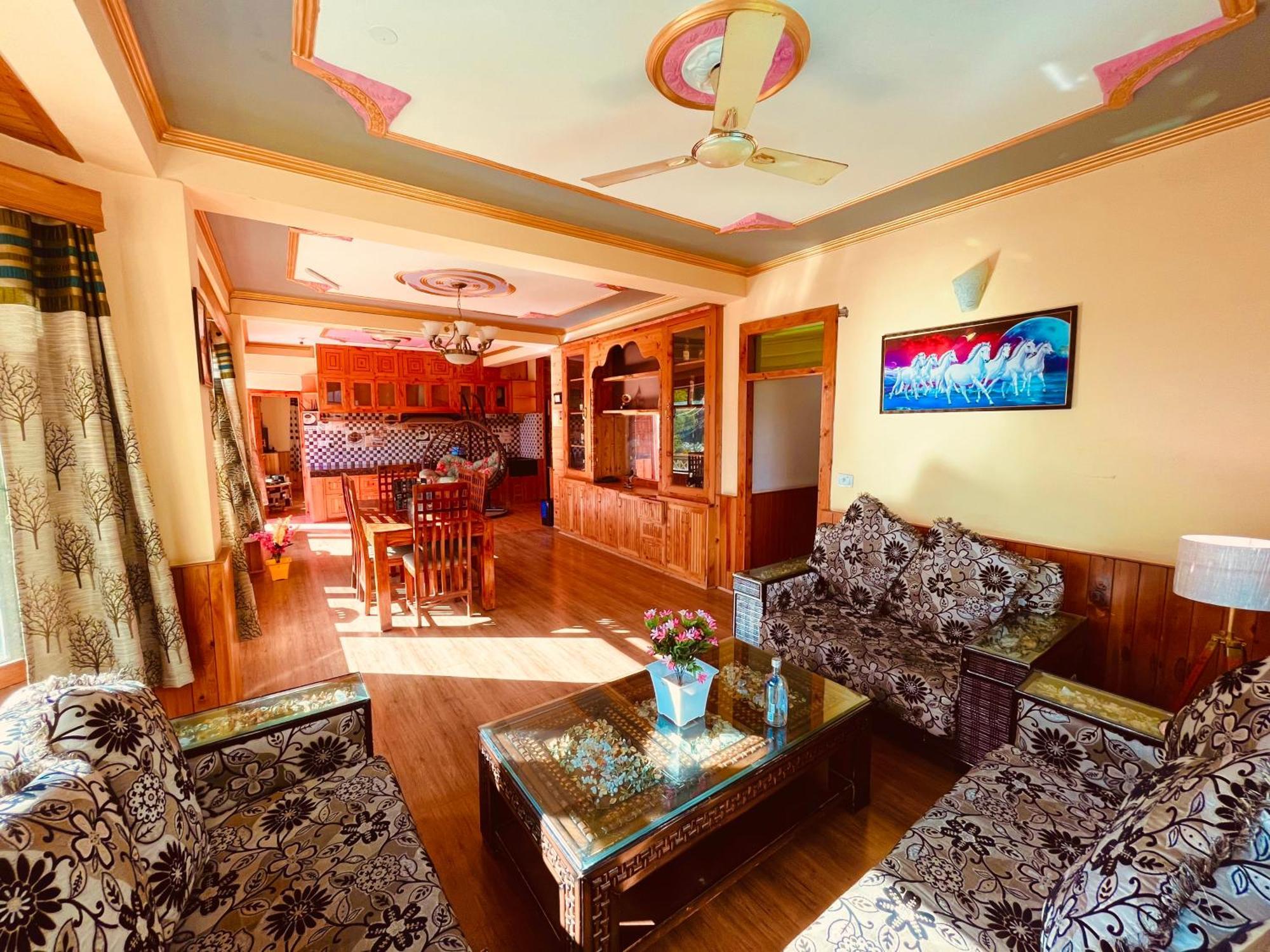 Hotel 3 Bedroom Luxury With Scenic Mountain View 4*
