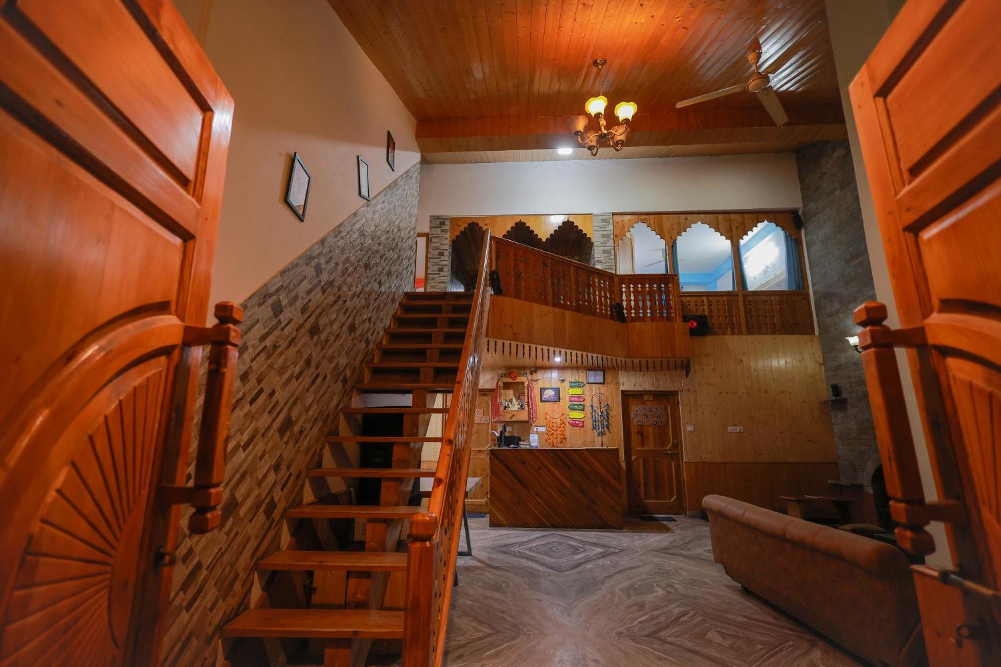 Hotel Snow River,