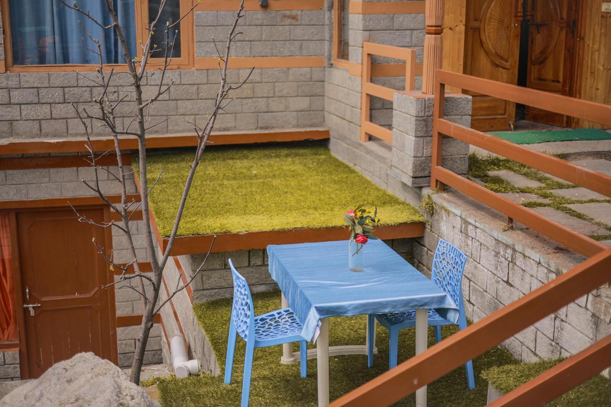 Hotel Snow River,