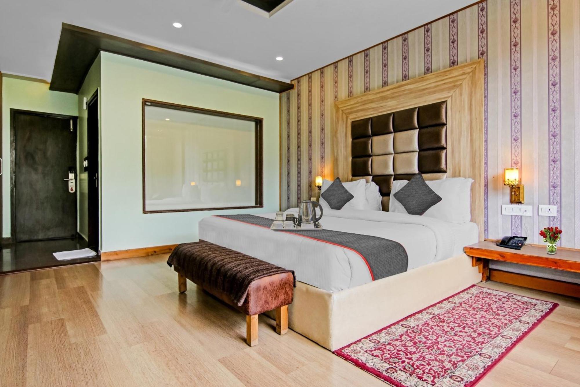 Hotel Townhouse Oak Rohtang Heights