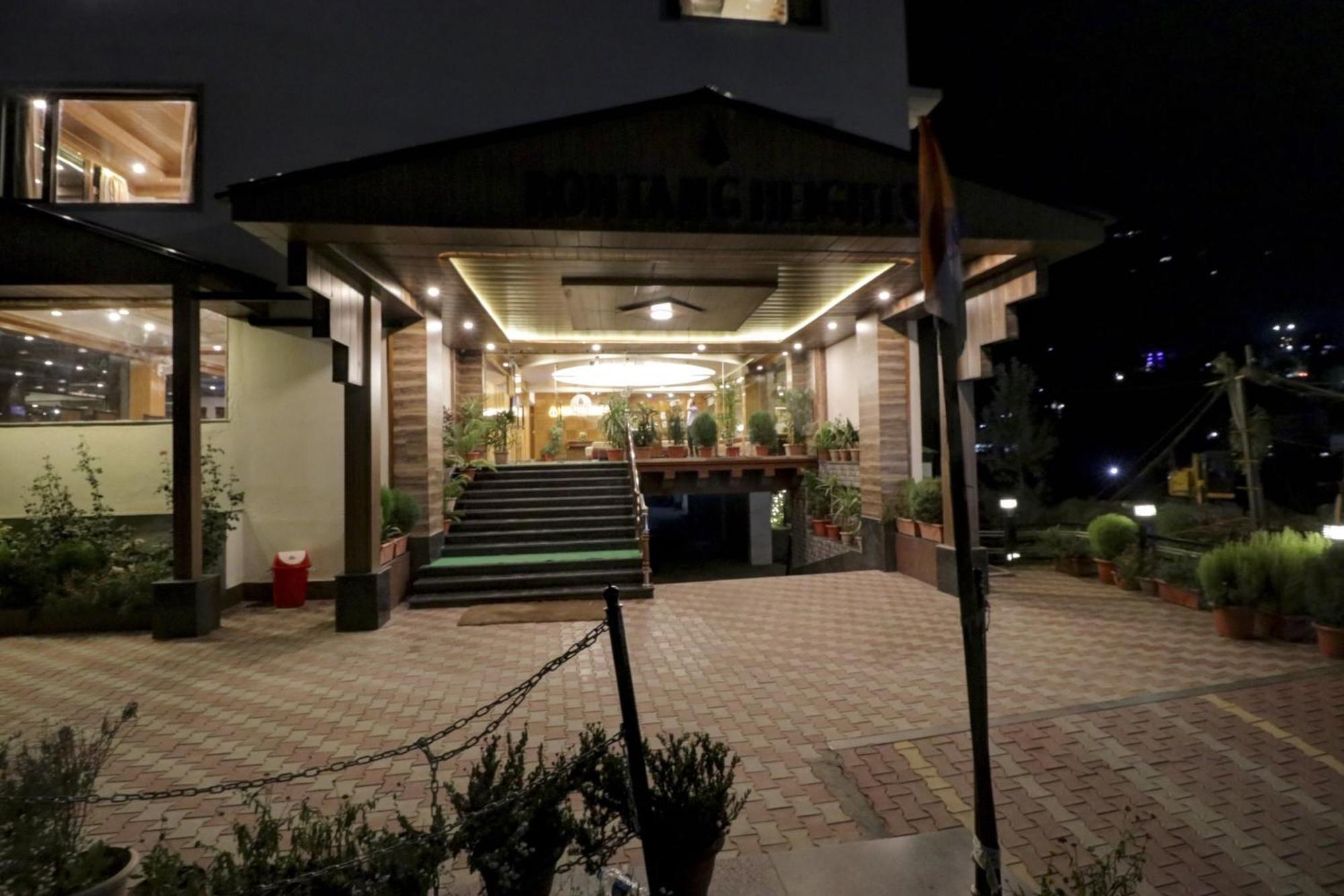 Townhouse Oak Rohtang Heights Hotel Manali (Himachal Pradesh)