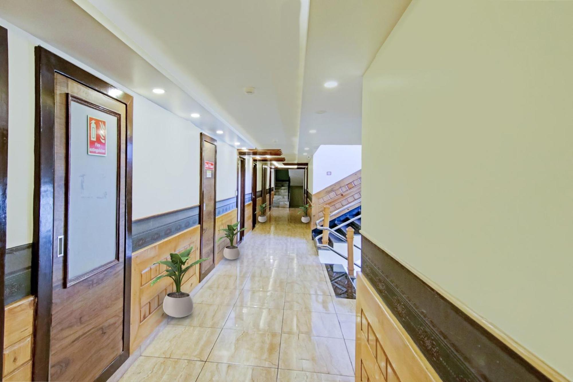 Townhouse Oak Rohtang Heights Hotel