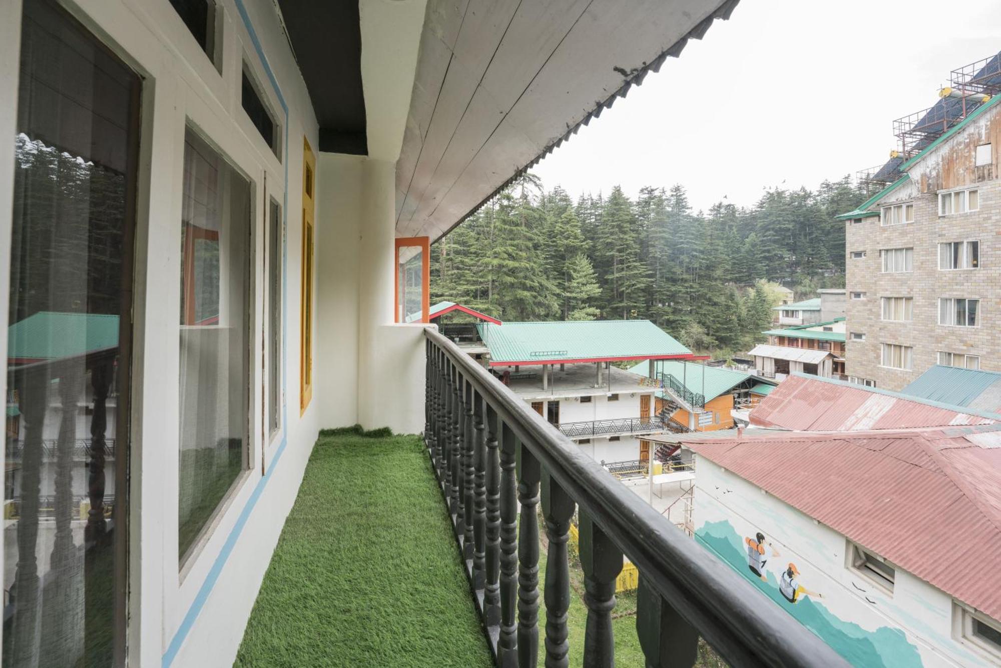 Resort The Village Manali- Cafe, Bar & Bistro Manali (Himachal Pradesh)