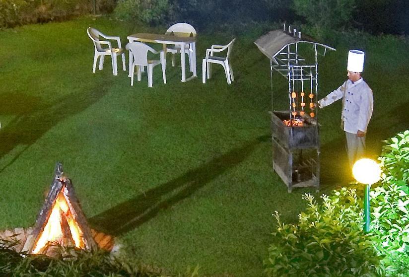 Resort De Vivendi With 35000 Sqft Open Lawn With Bbq