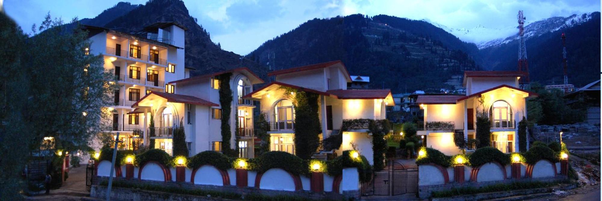 De Vivendi With 35000 Sqft Open Lawn With Bbq Resort