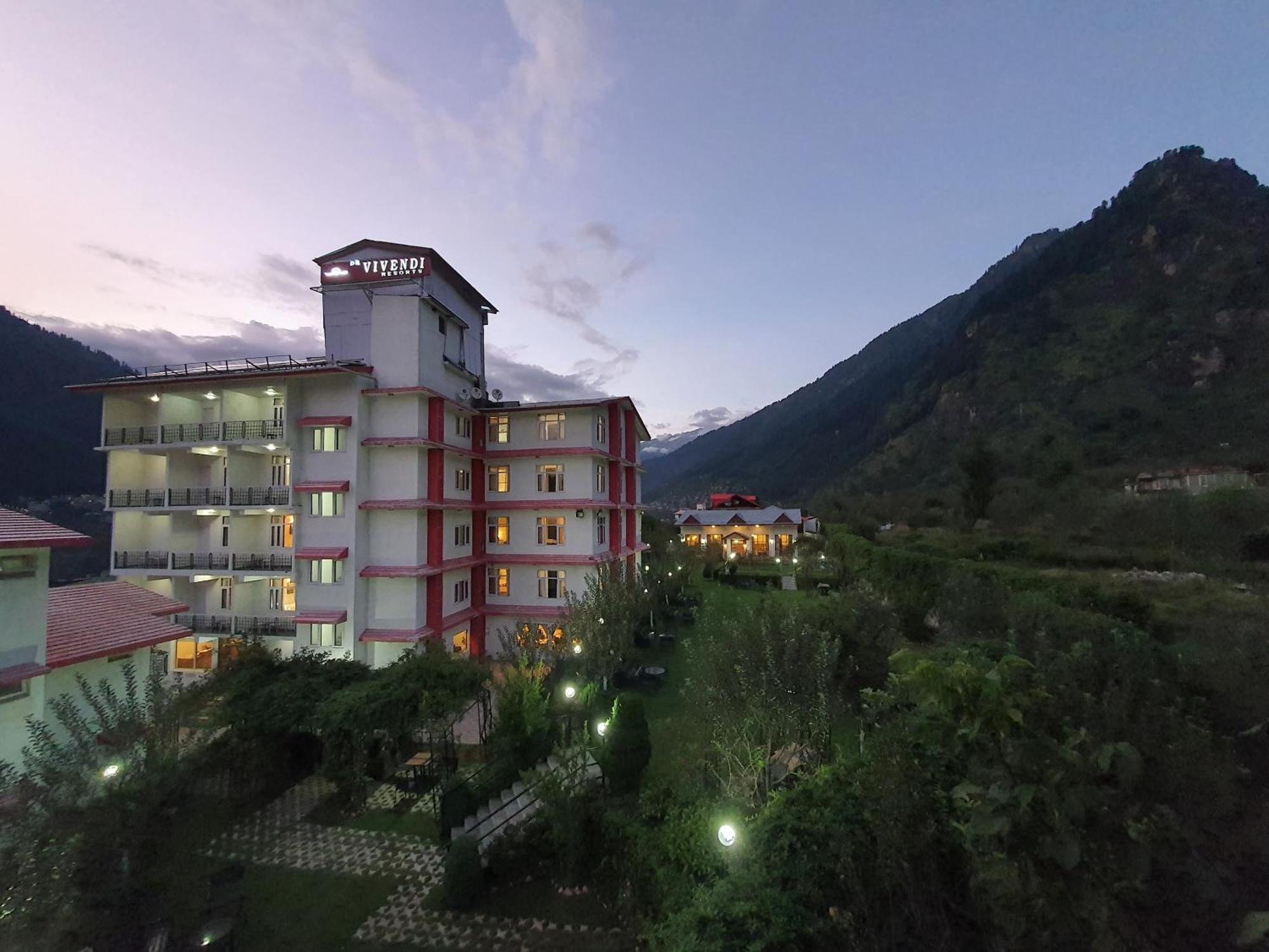 De Vivendi With 35000 Sqft Open Lawn With Bbq Resort 4*