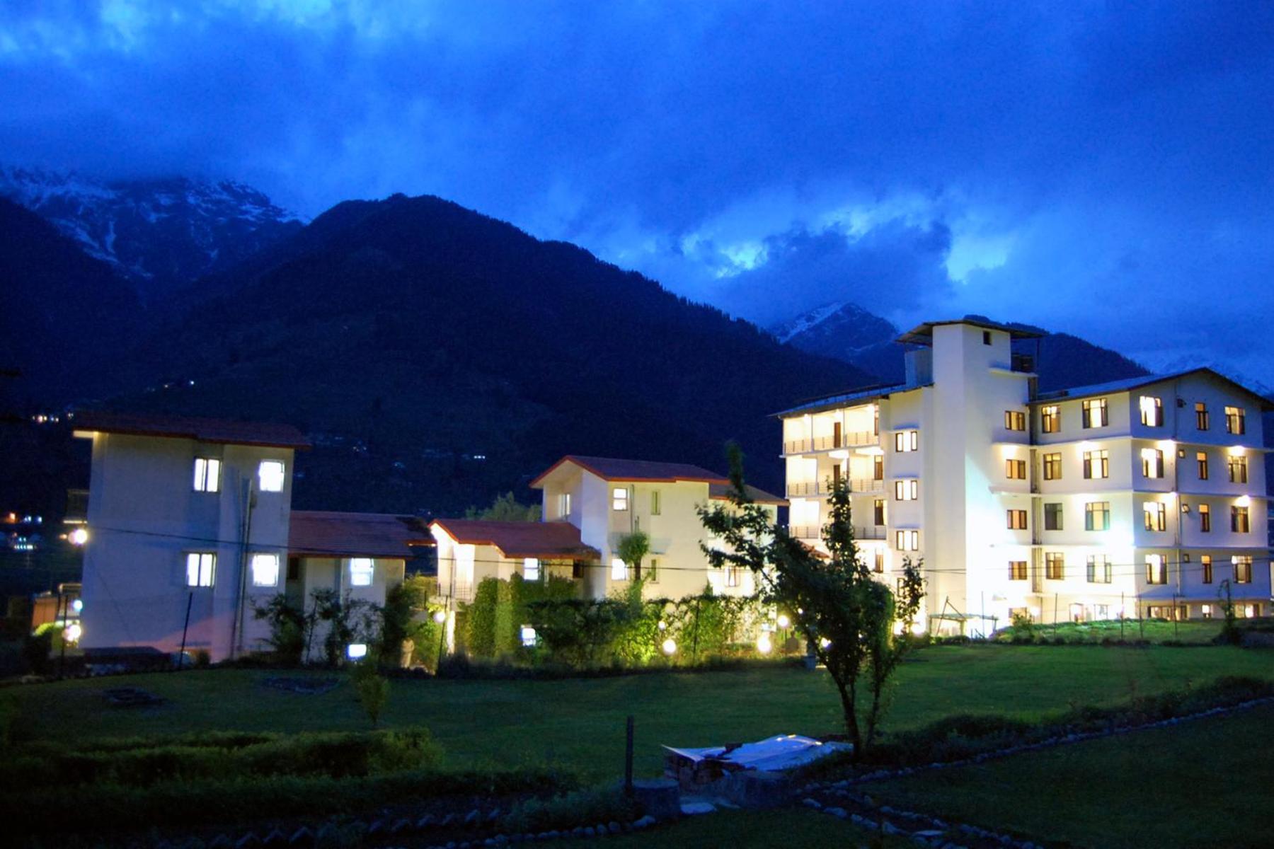 De Vivendi With 35000 Sqft Open Lawn With Bbq Resort Manali (Himachal Pradesh)