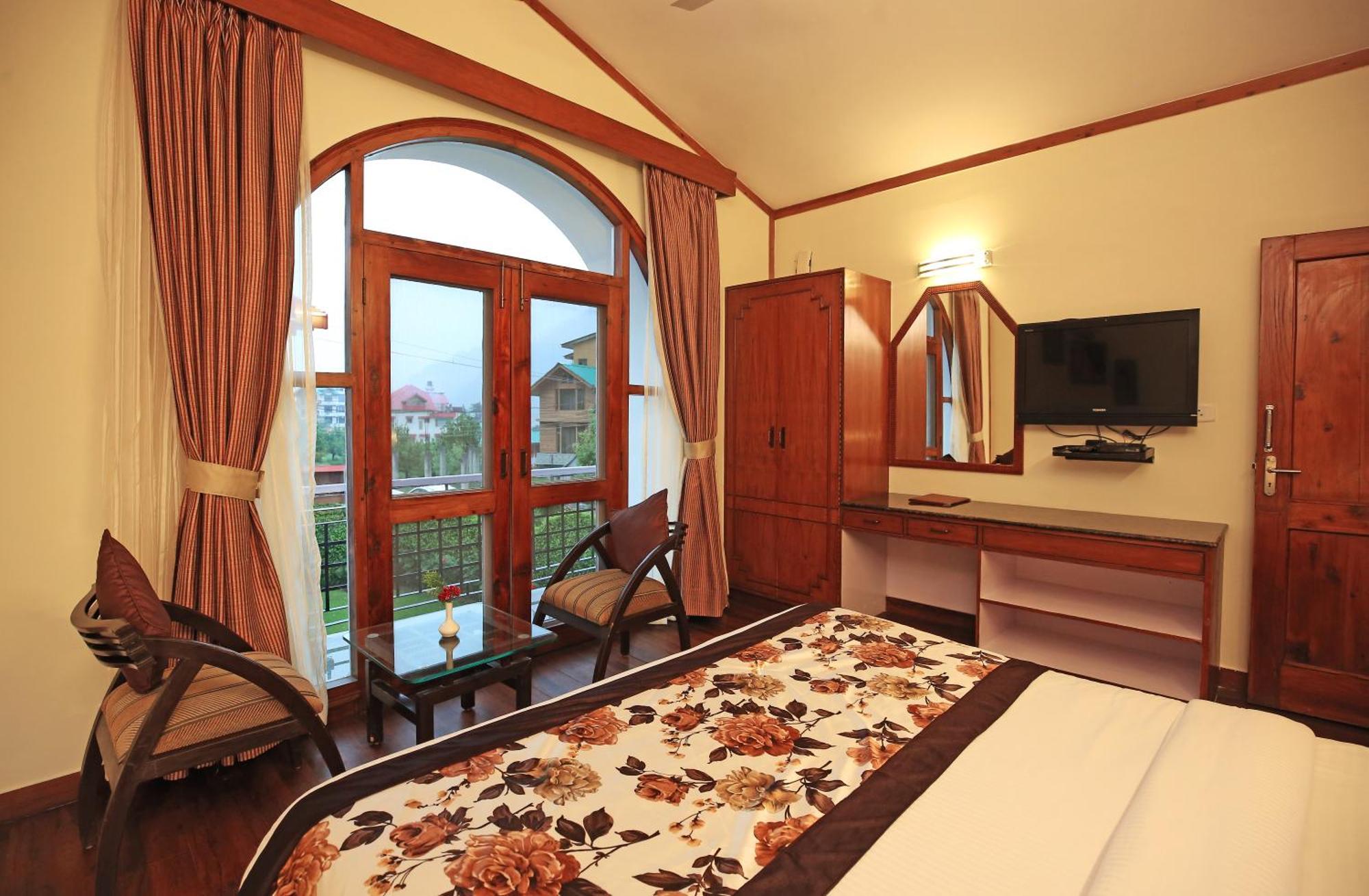 De Vivendi With 35000 Sqft Open Lawn With Bbq 4*