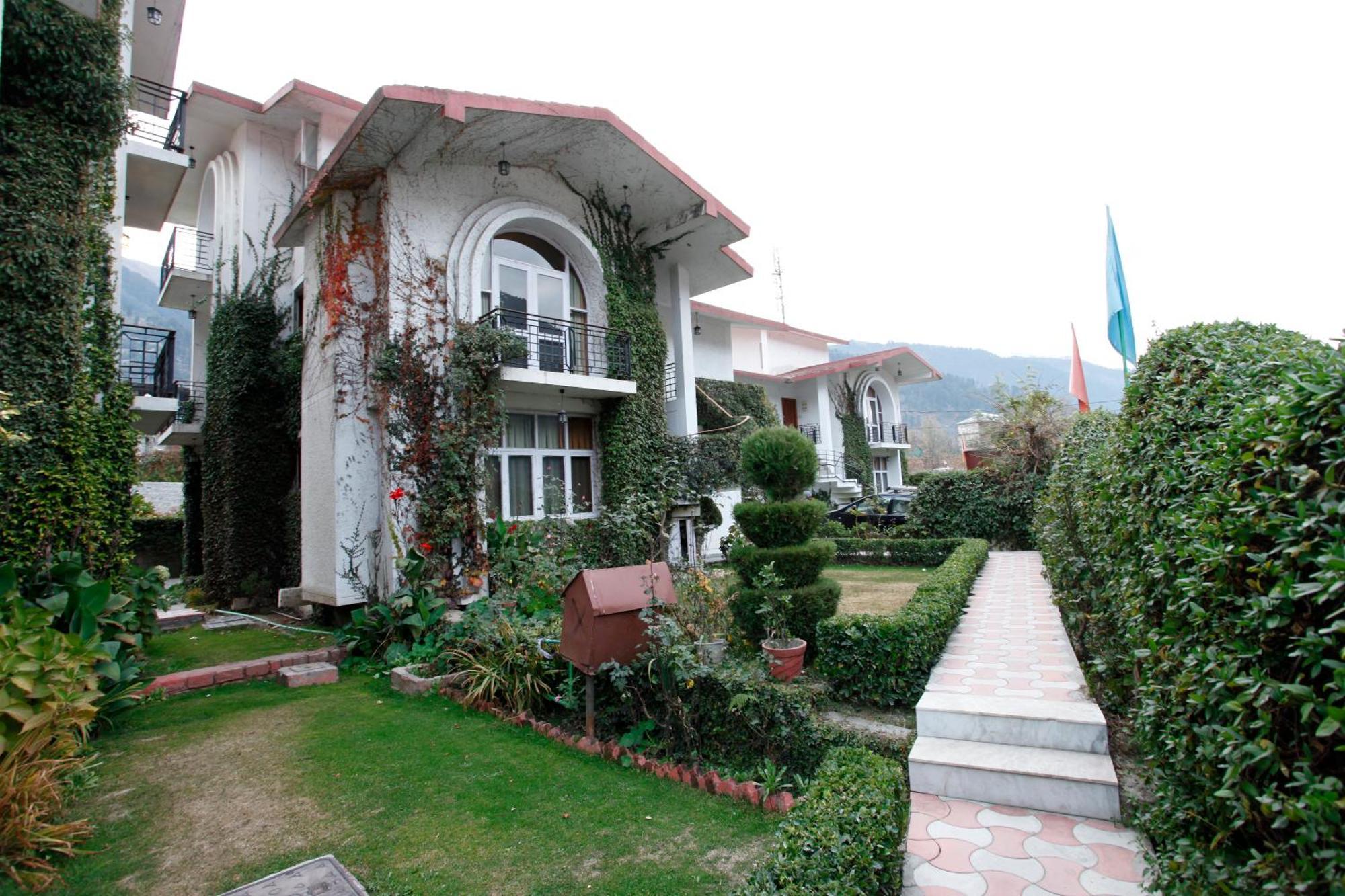 De Vivendi With 35000 Sqft Open Lawn With Bbq Resort
