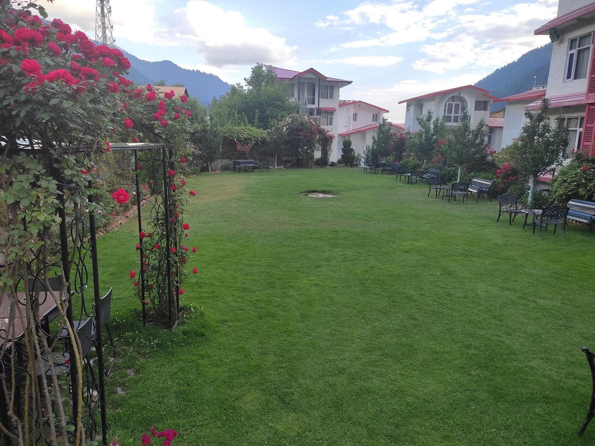 Resort De Vivendi With 35000 Sqft Open Lawn With Bbq 4*