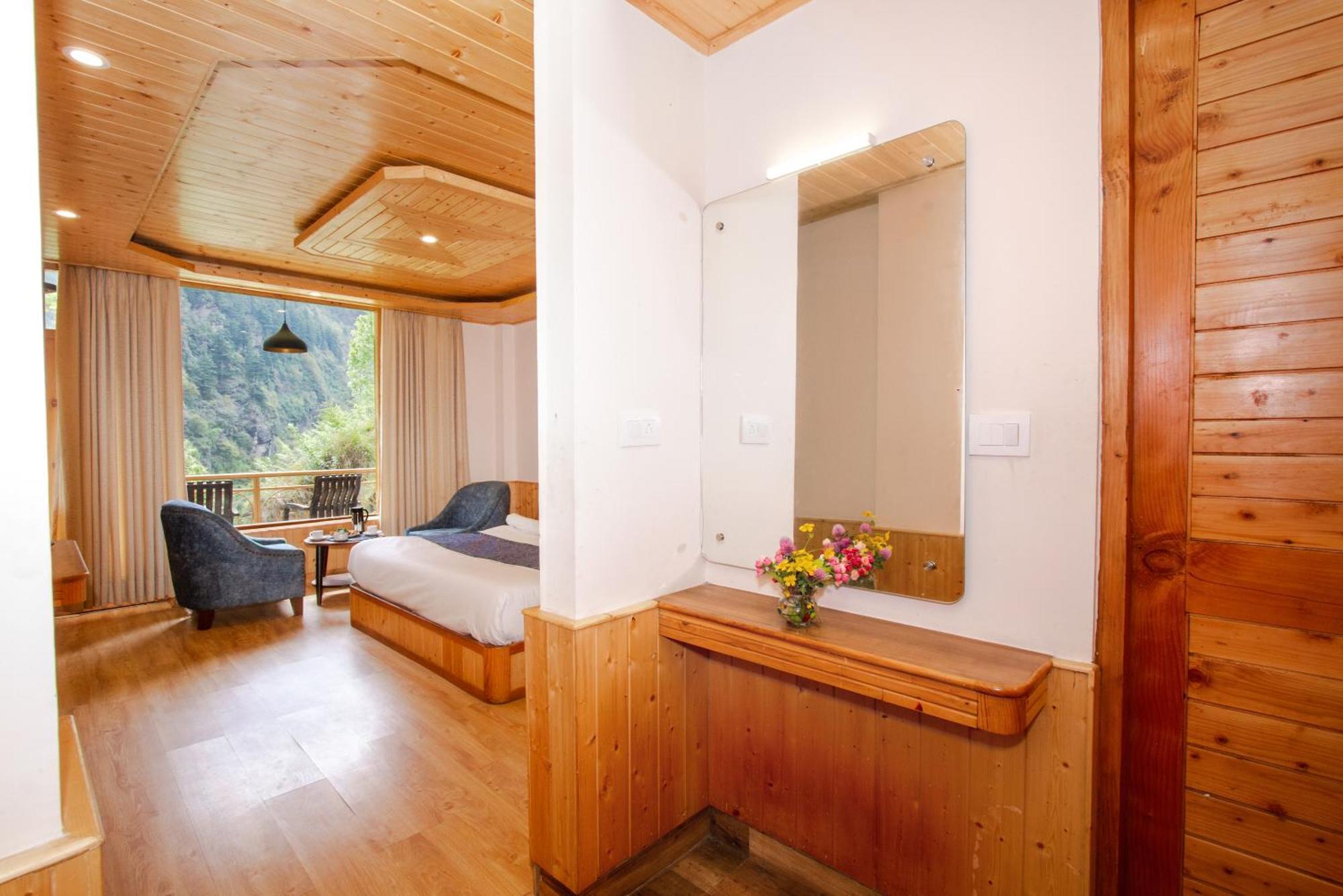 Kanyal Hills Hotel Manali (Himachal Pradesh)