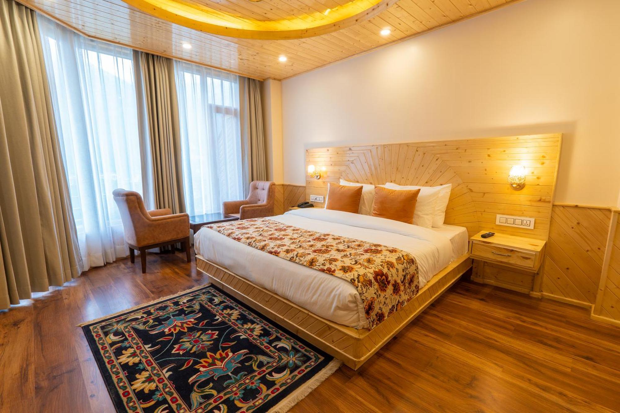 Rustic Wood Hotel Manali (Himachal Pradesh)