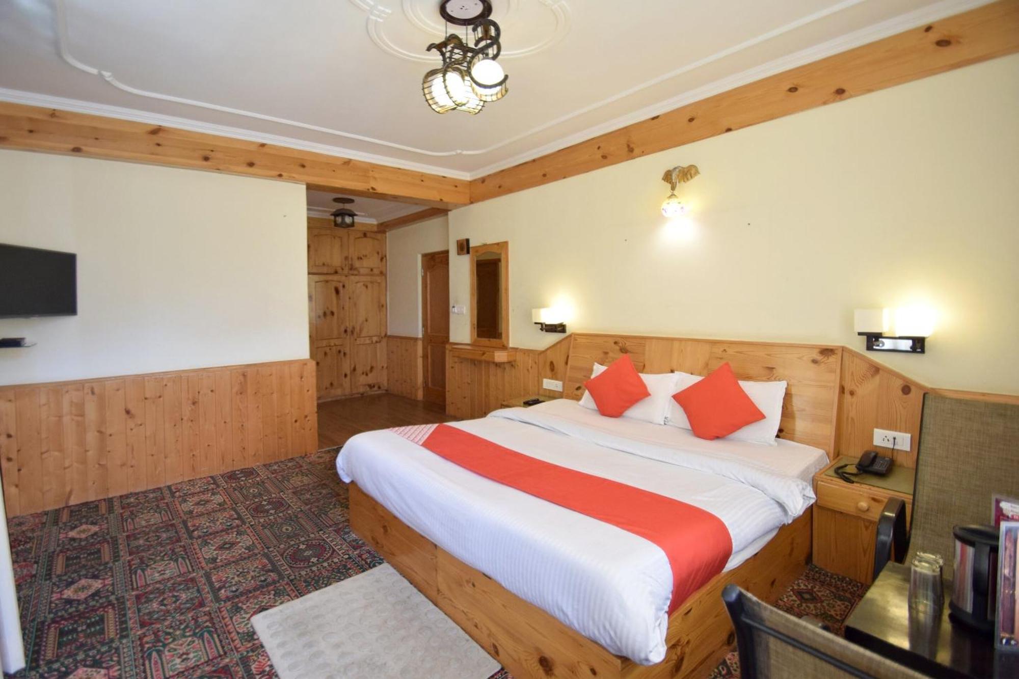 Hotel Oyo 1837 Hotel Golden Meadows Manali (Himachal Pradesh)