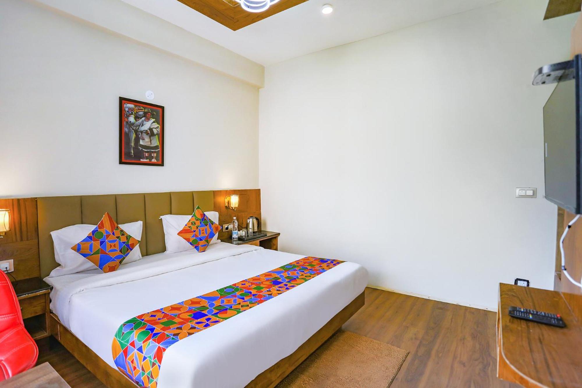 Hotel Fabhotel Outhills 3*