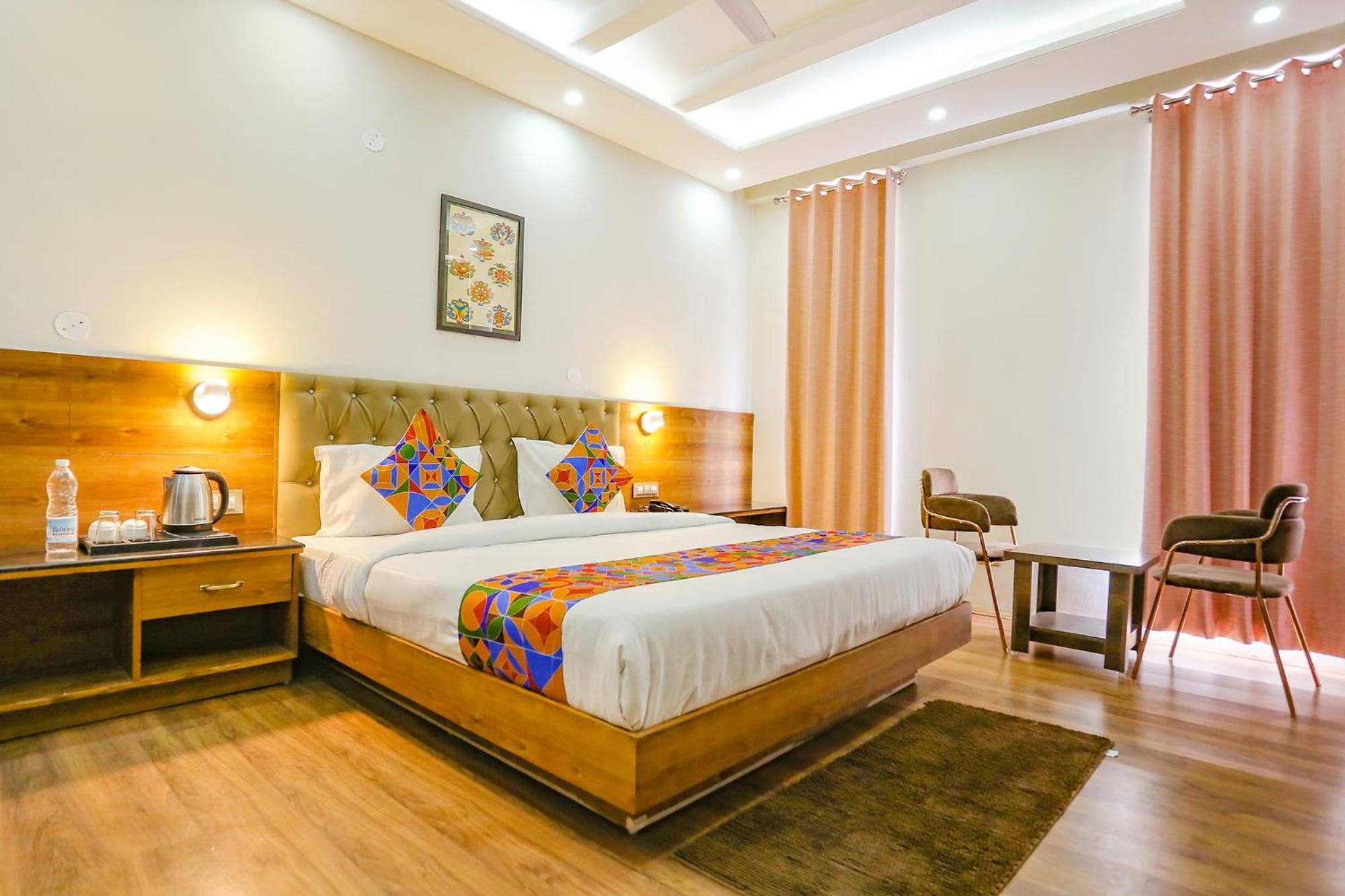 Fabhotel Outhills 3*