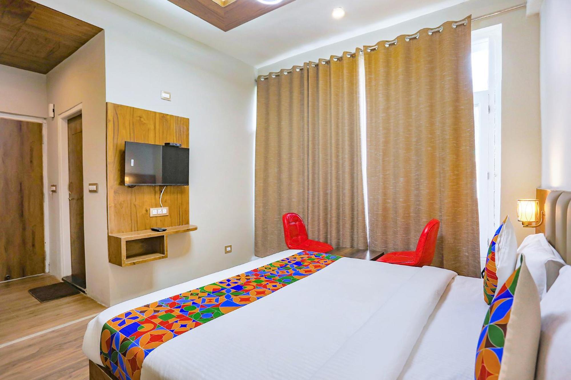 Hotel Fabhotel Outhills Manali (Himachal Pradesh)