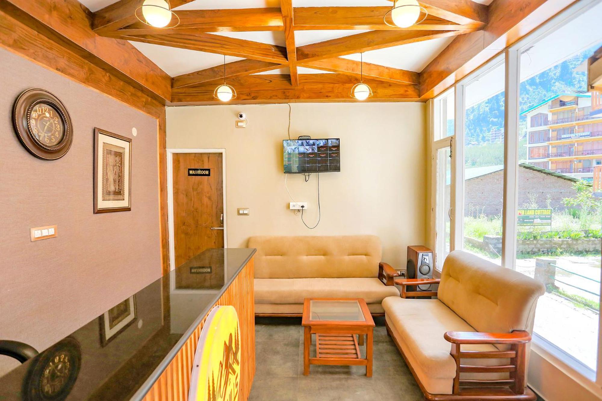 Hotel Fabhotel Outhills
