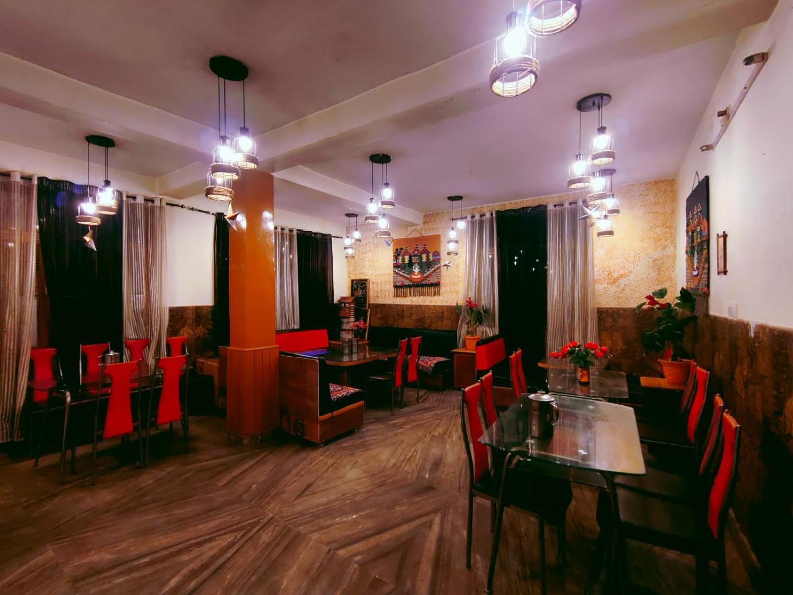 Hotel Chetna & 3*