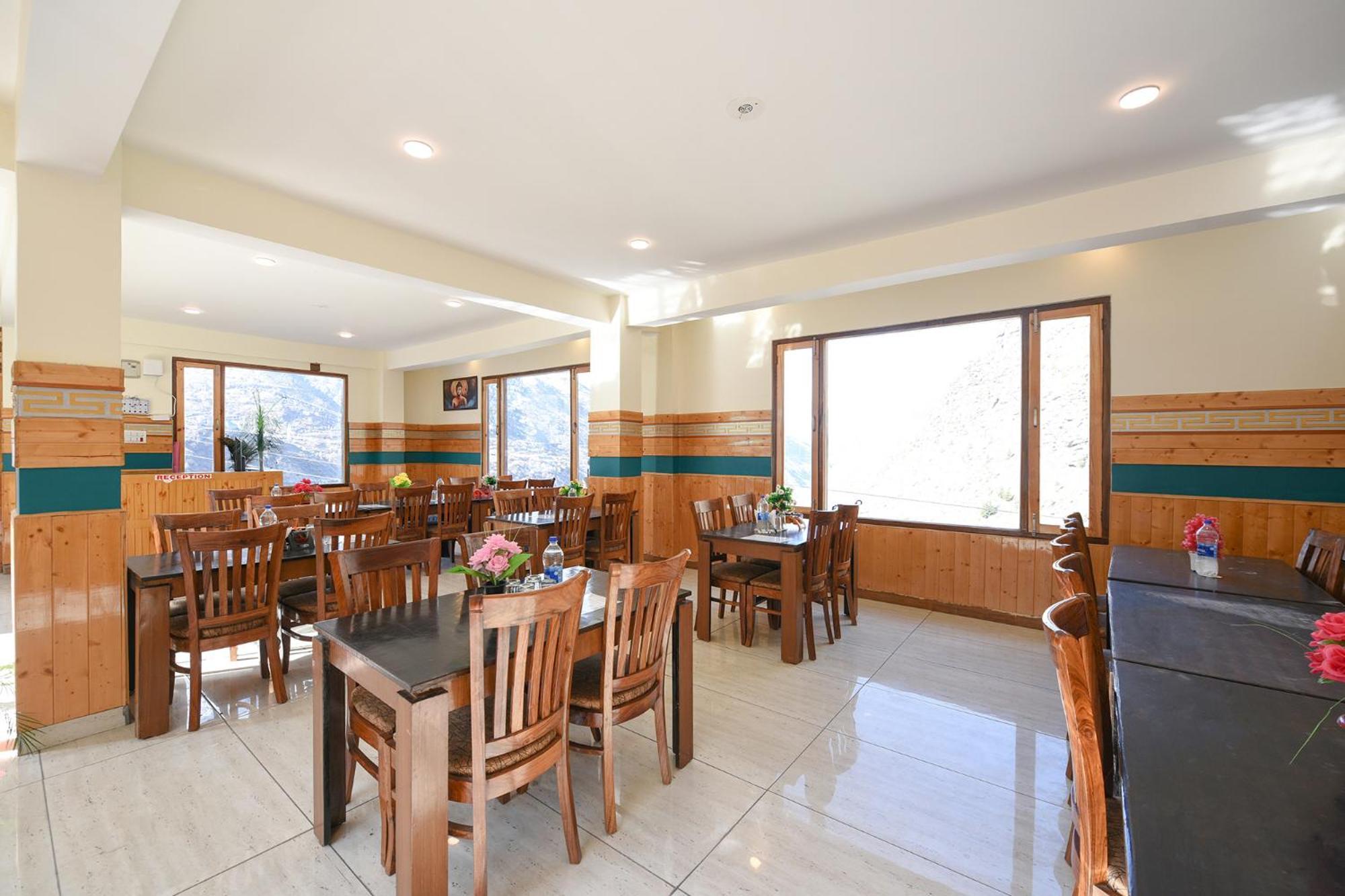Fabhotel Paradise Manali (Himachal Pradesh)