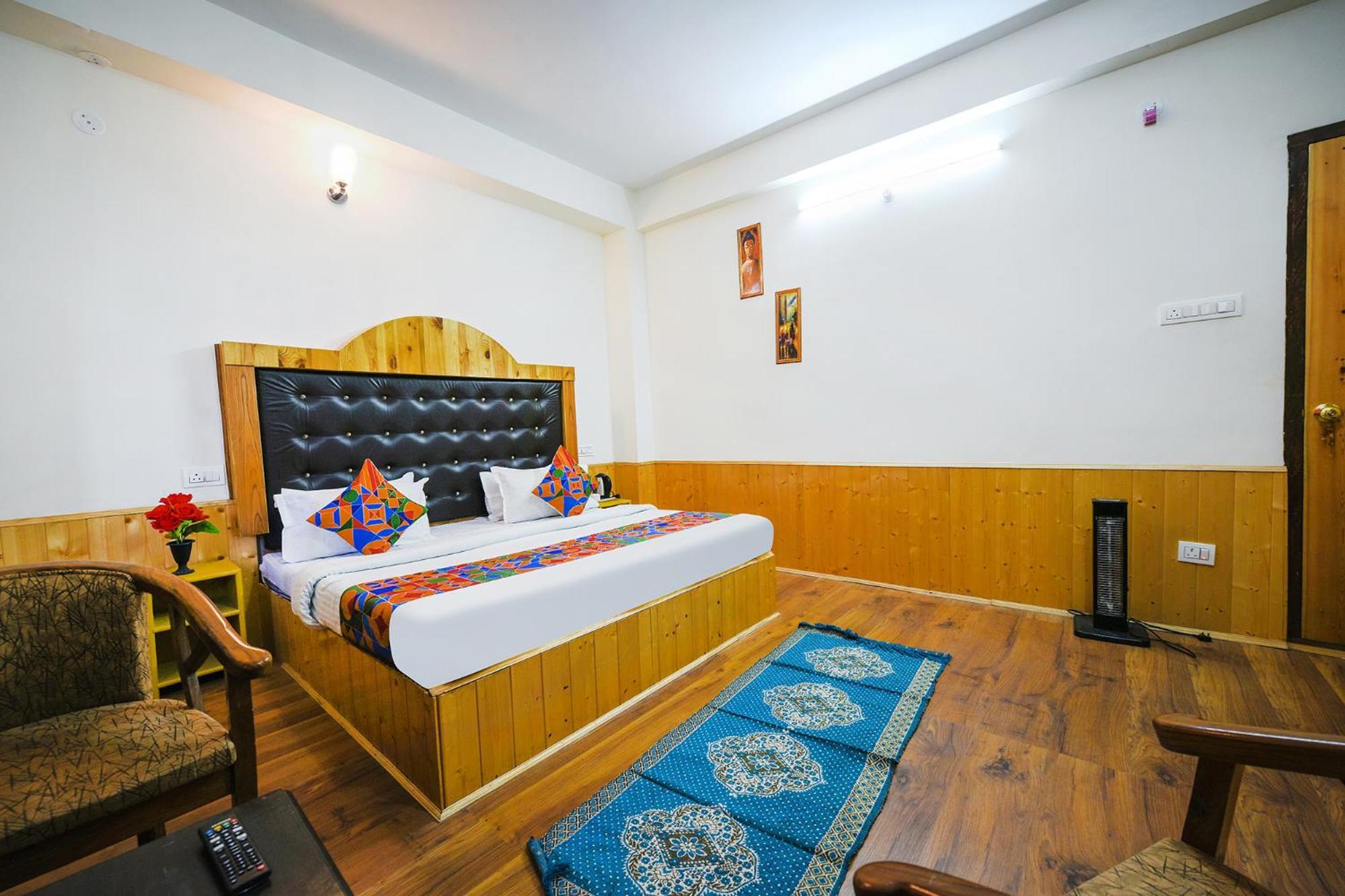Hotel Fabhotel Paradise