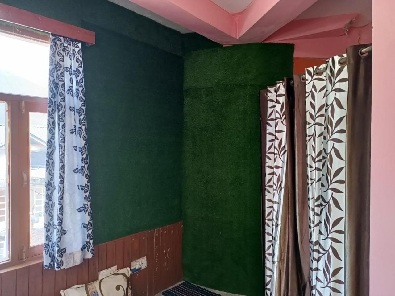Roop Mountain Homestay Manali (Himachal Pradesh)