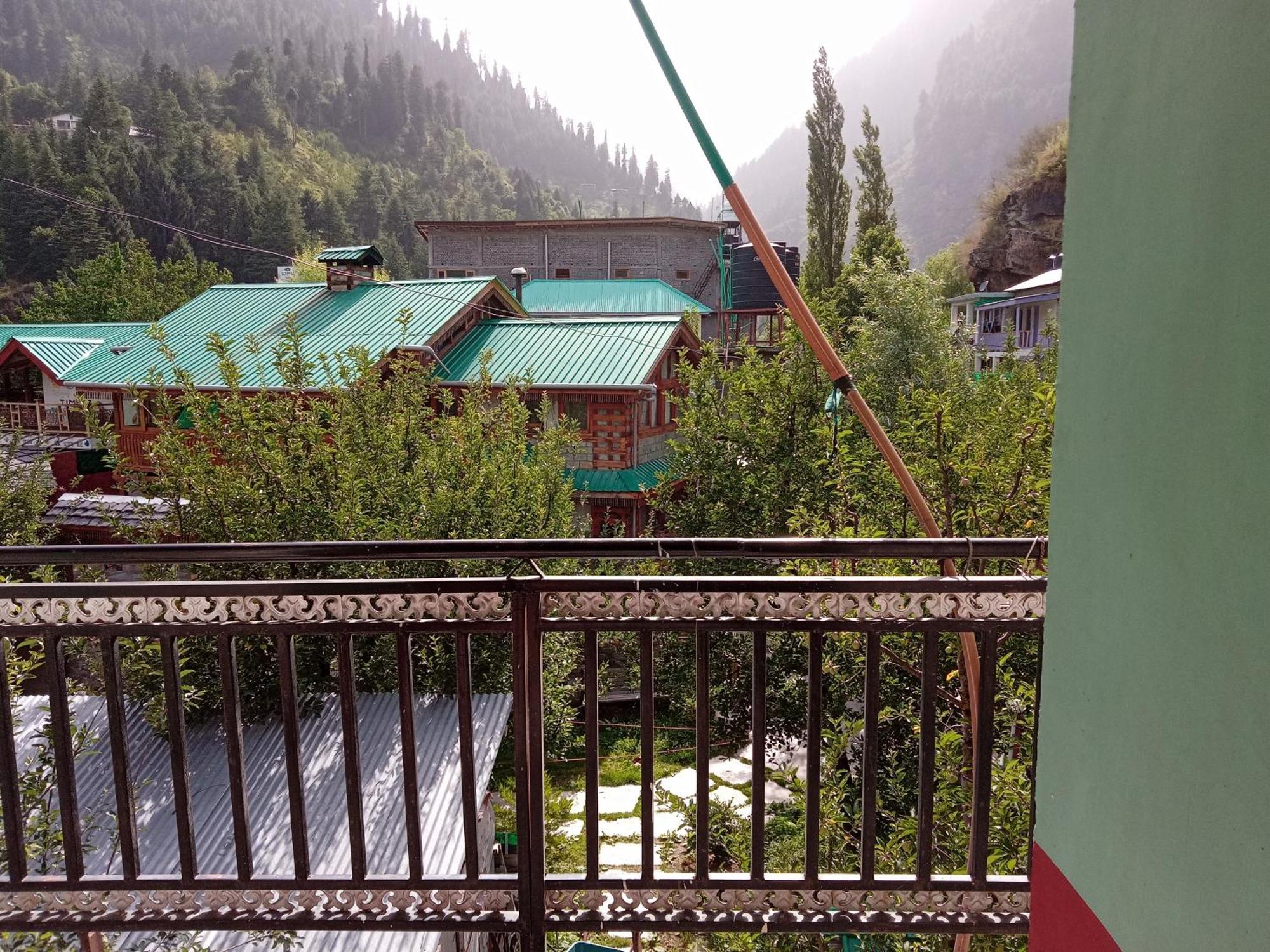 Non Stop Cafe & Manali (Himachal Pradesh)