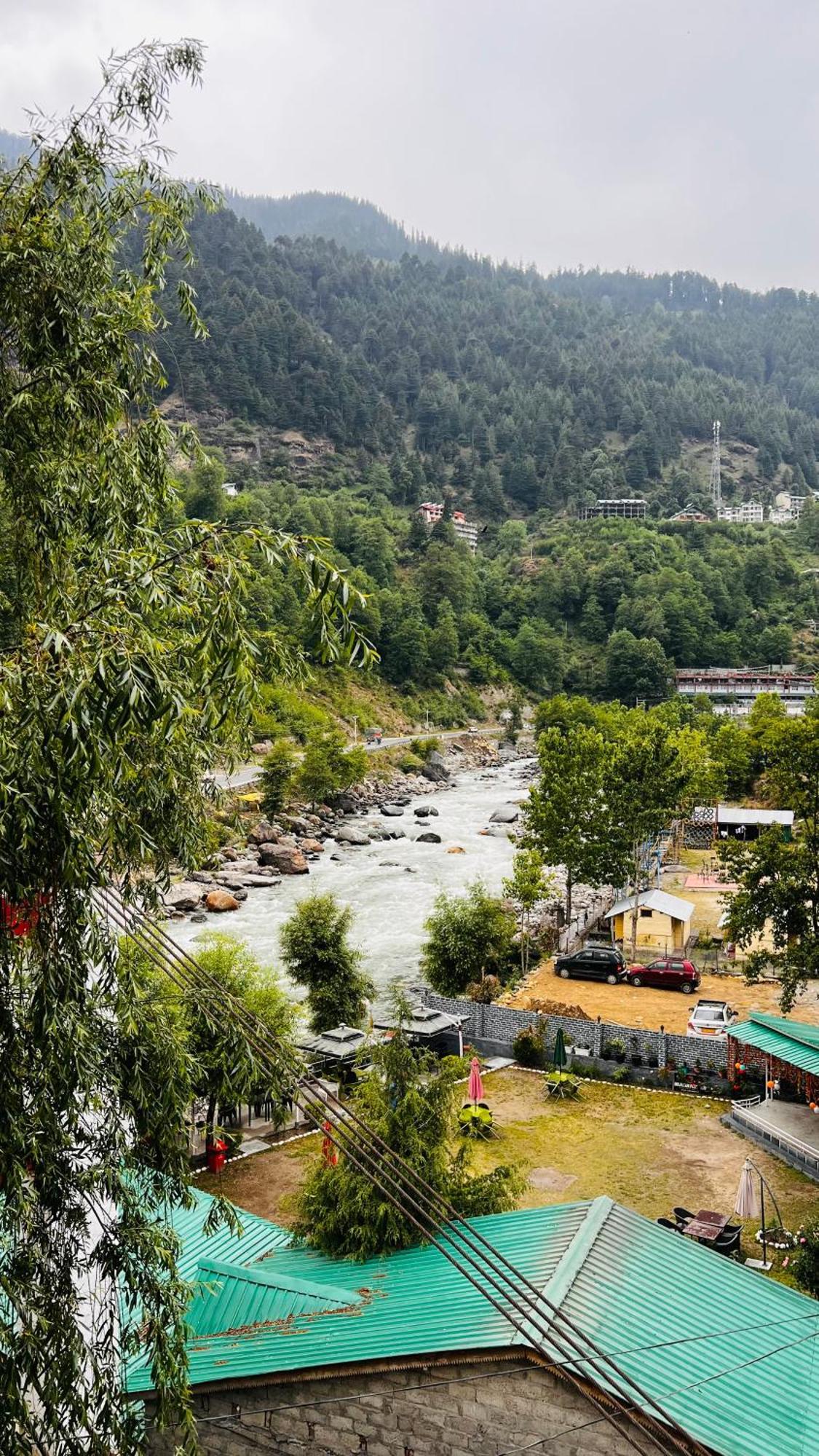Hotel Himalayan Village Resort,