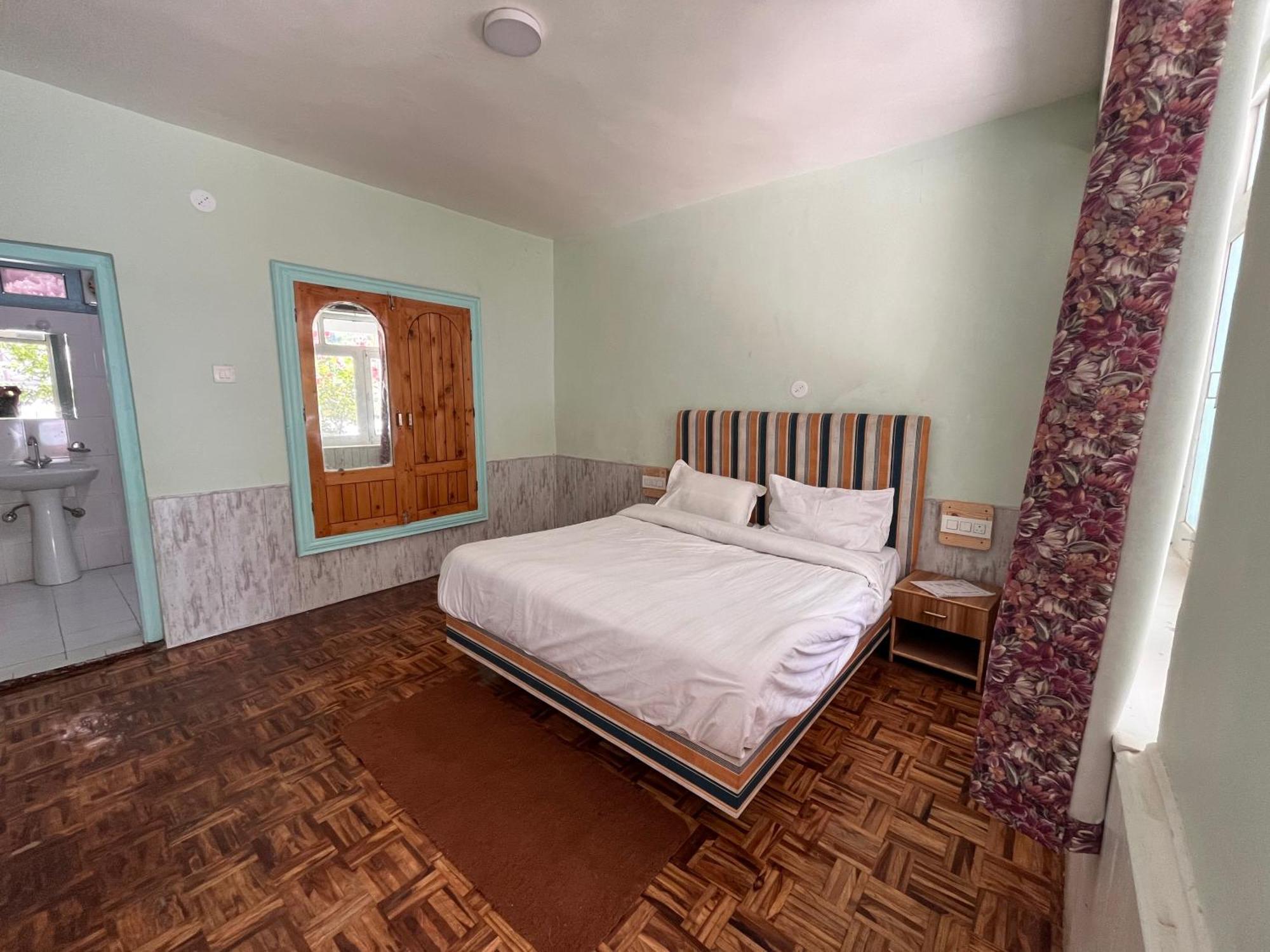 English Rose, #personal Parking, #petfriendly, #garden, #bonfire Under The Stars Guest house *