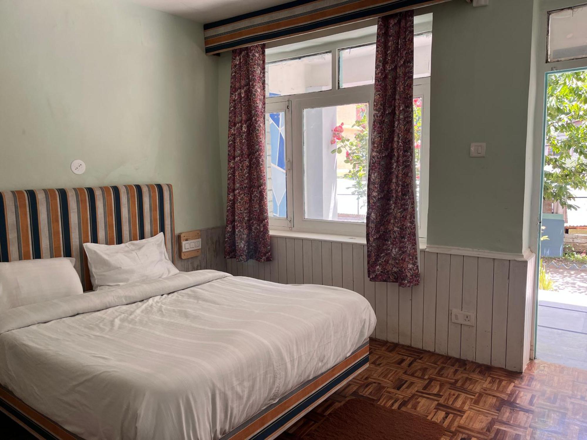 Guest house English Rose, #personal Parking, #petfriendly, #garden, #bonfire Under The Stars Manali (Himachal Pradesh)