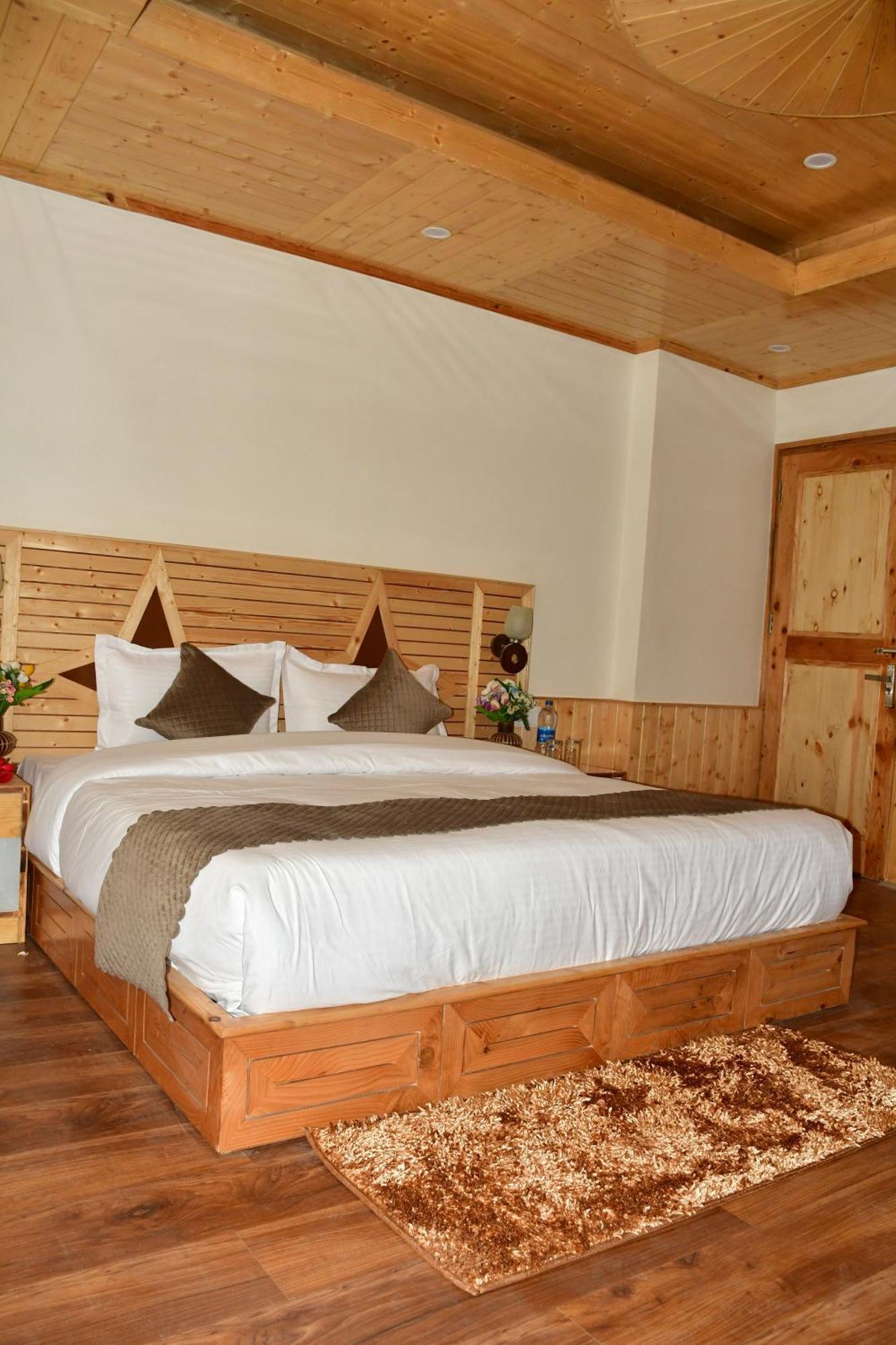 The Snow Lotus Hotel *