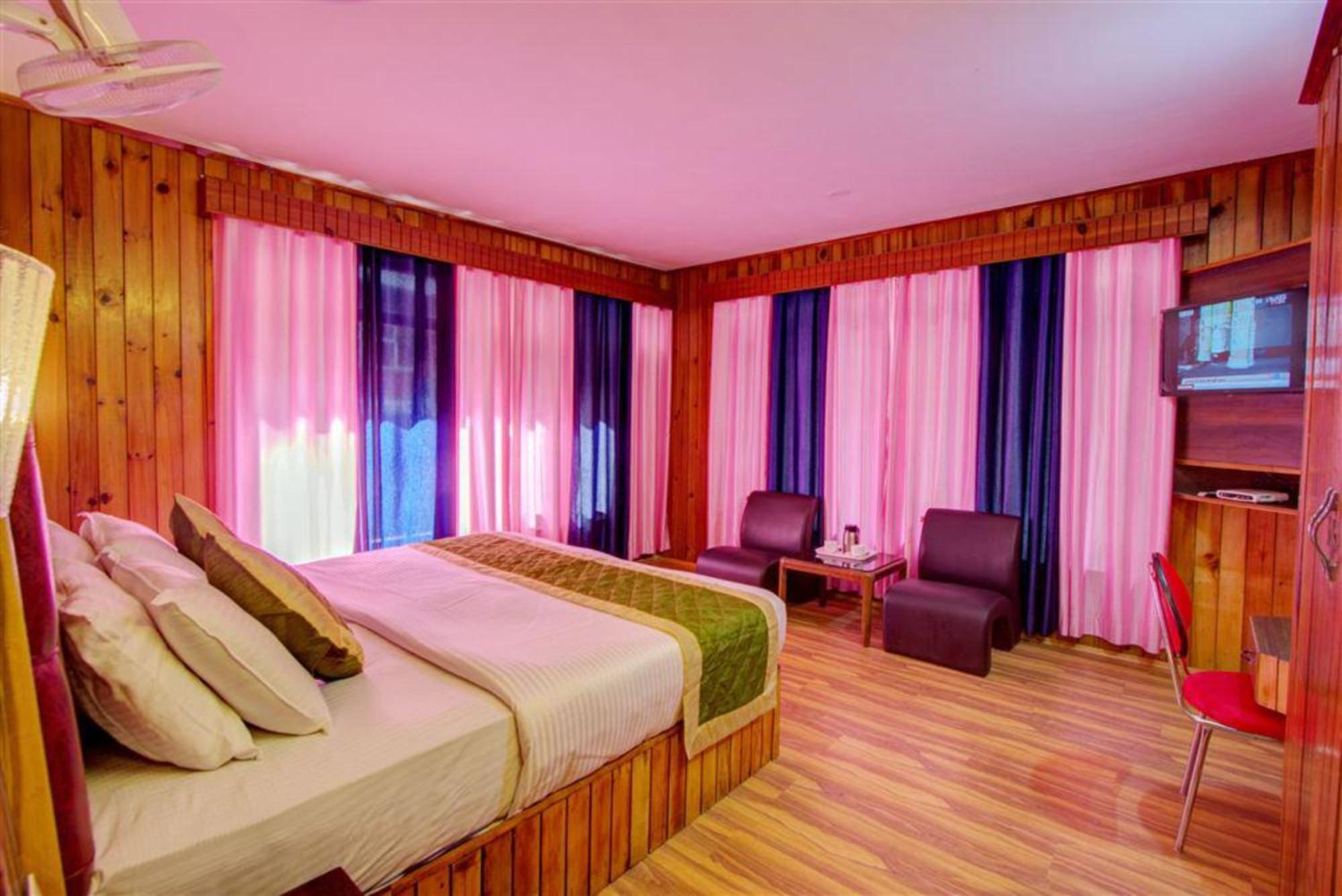 Bed & Breakfast Goroomgo New Ambika Mall Road Near Durga Temple -mahadev Temple-hidimba Temple - Prime-location-and-spacious-room With Luxury And Parking Facilities Manali (Himachal Pradesh)