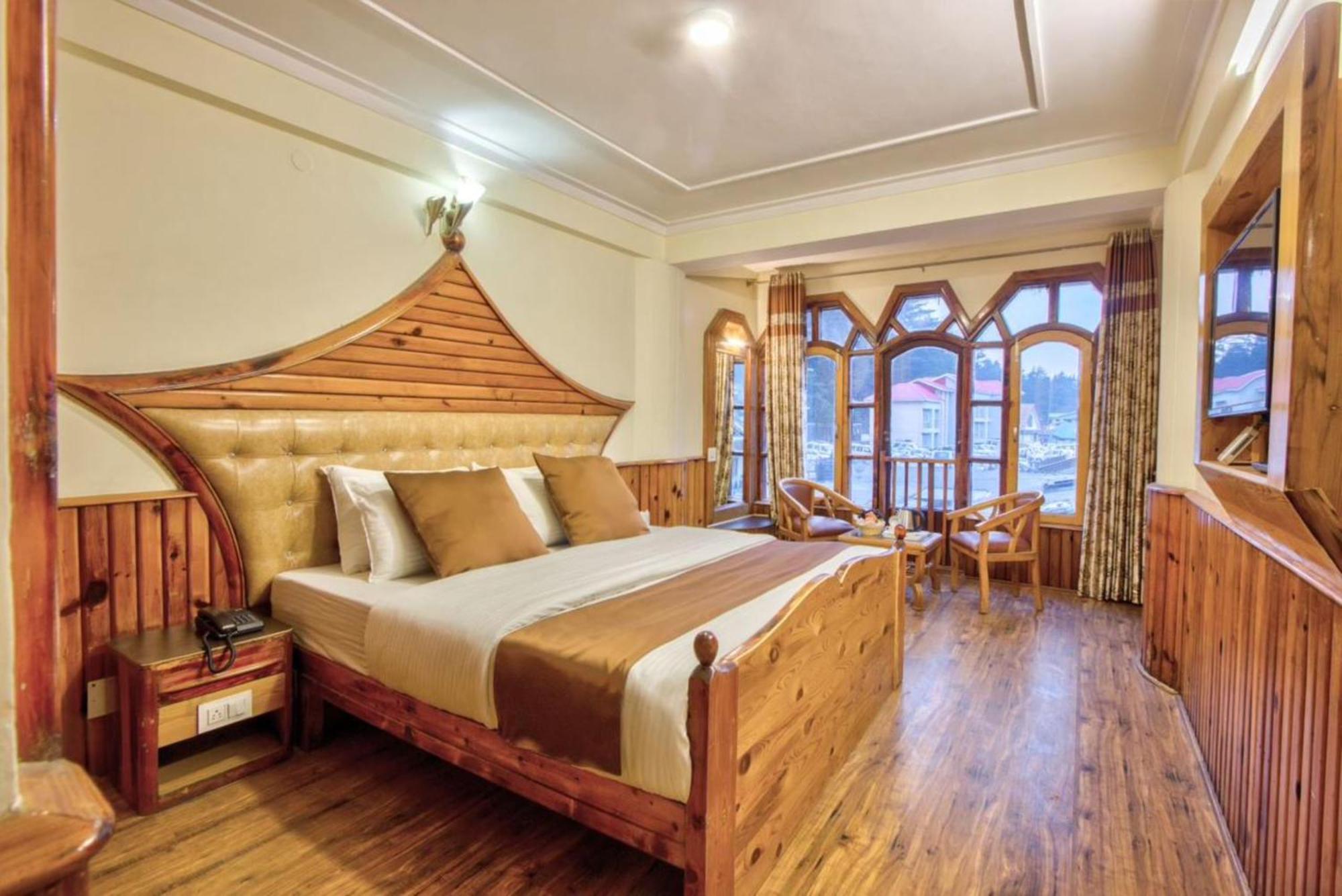 Goroomgo New Ambika Mall Road Near Durga Temple -mahadev Temple-hidimba Temple - Prime-location-and-spacious-room With Luxury And Parking Facilities Bed & Breakfast Manali (Himachal Pradesh)