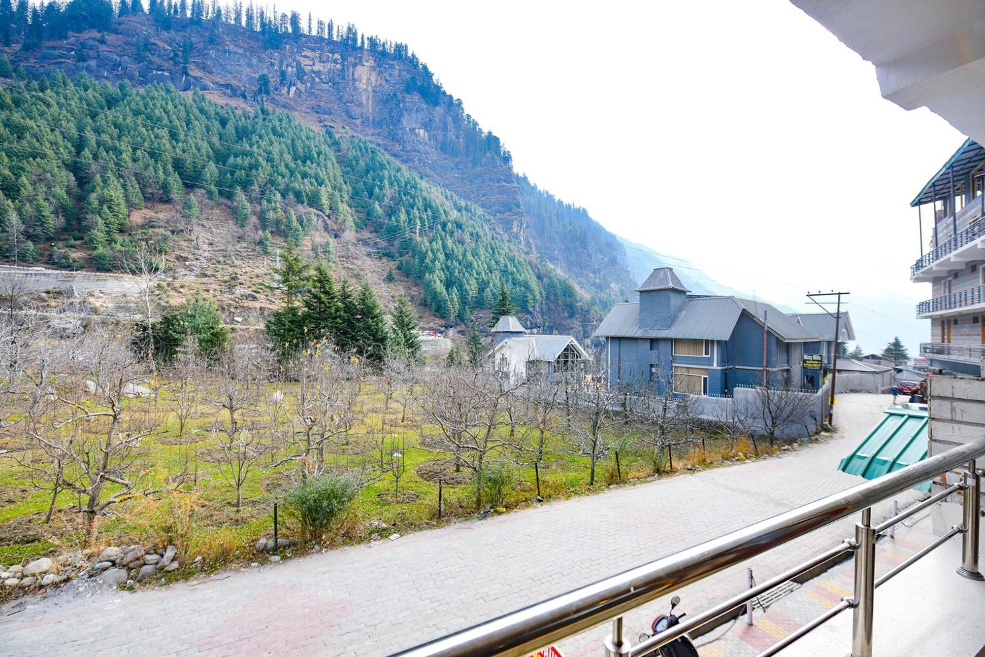 Misty Hills Hotel Manali (Himachal Pradesh)