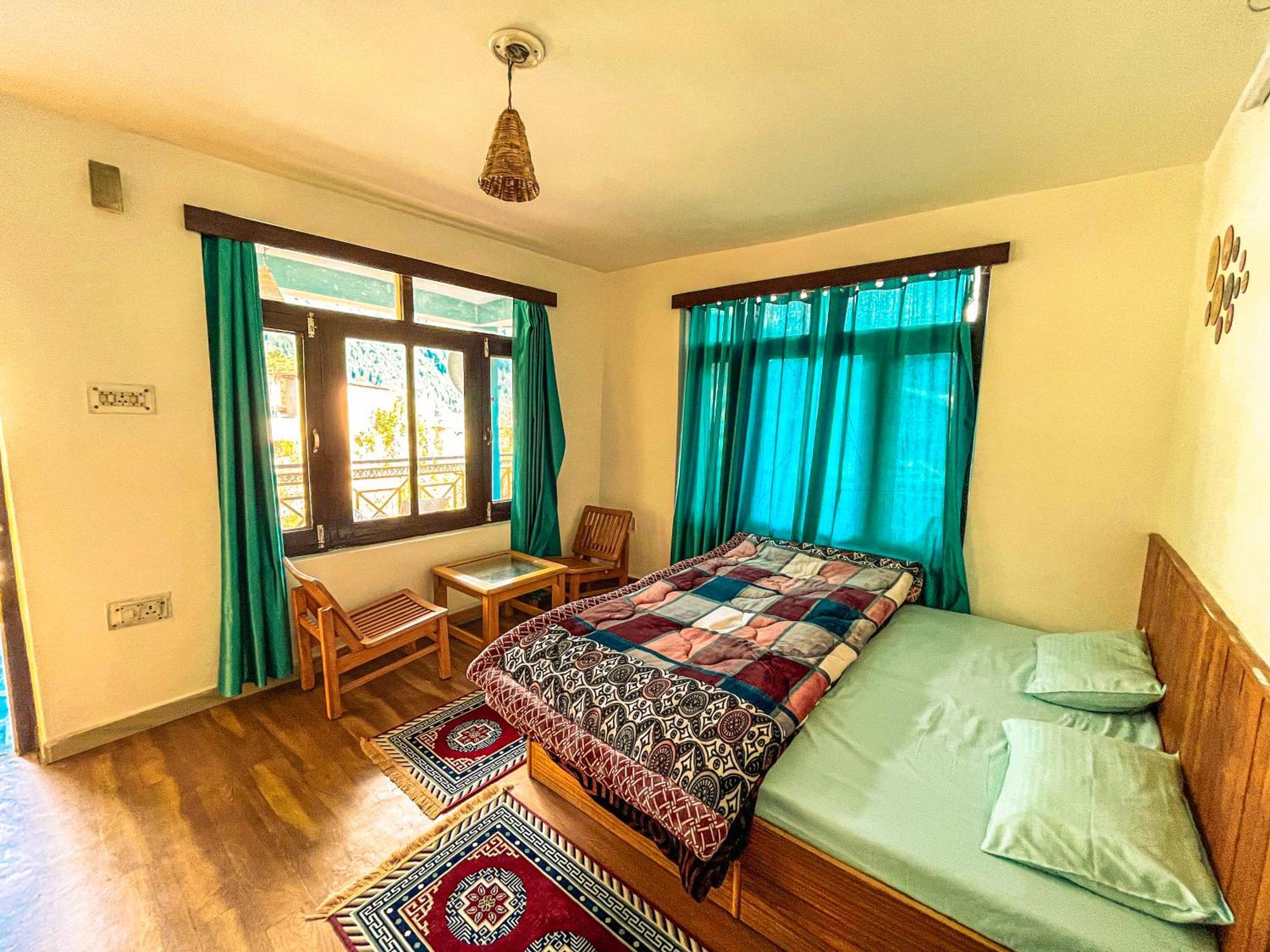 Bhagwati Wood House Homestay *