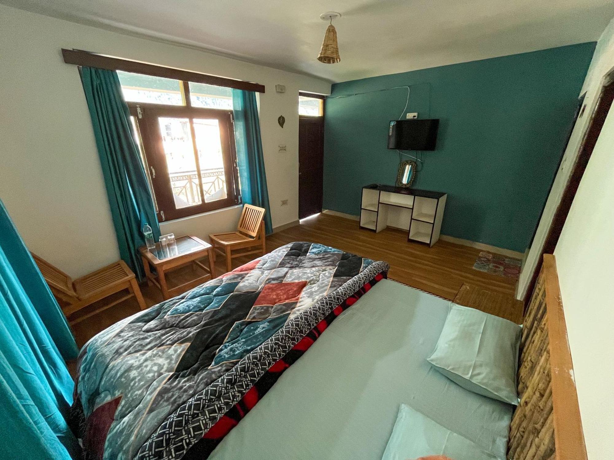Bhagwati Wood House Homestay *