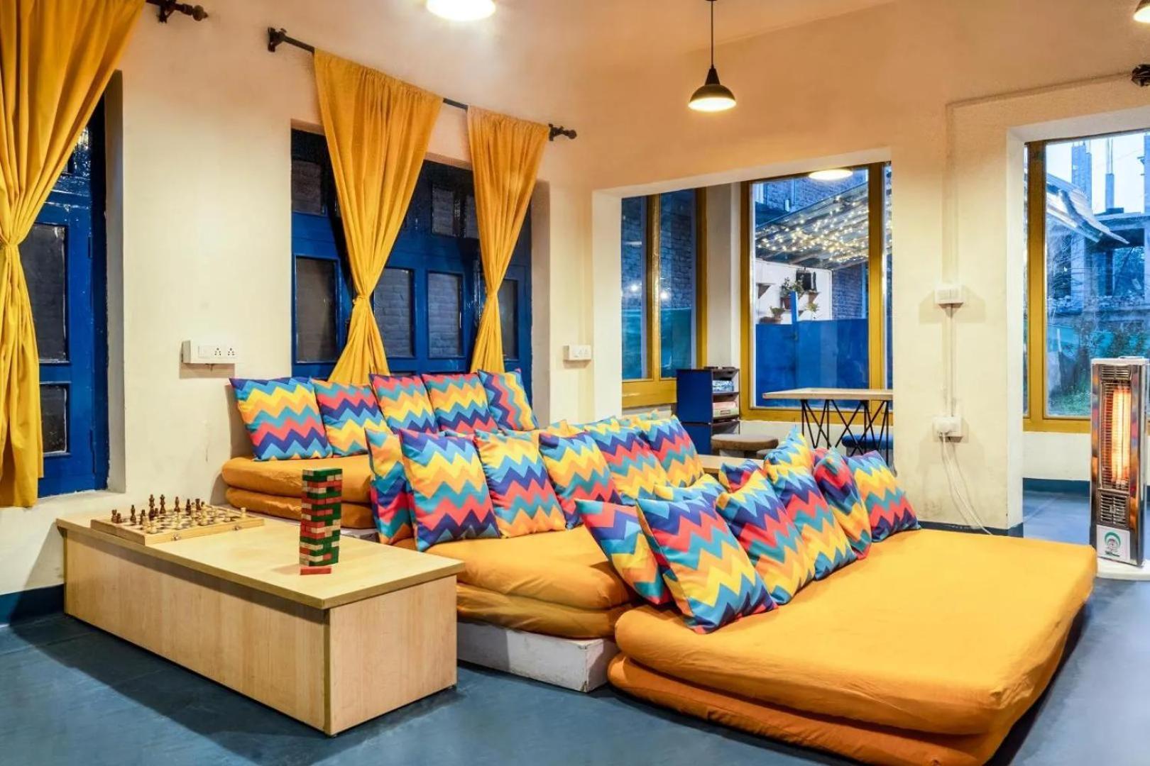 Hostel Oak Land House *