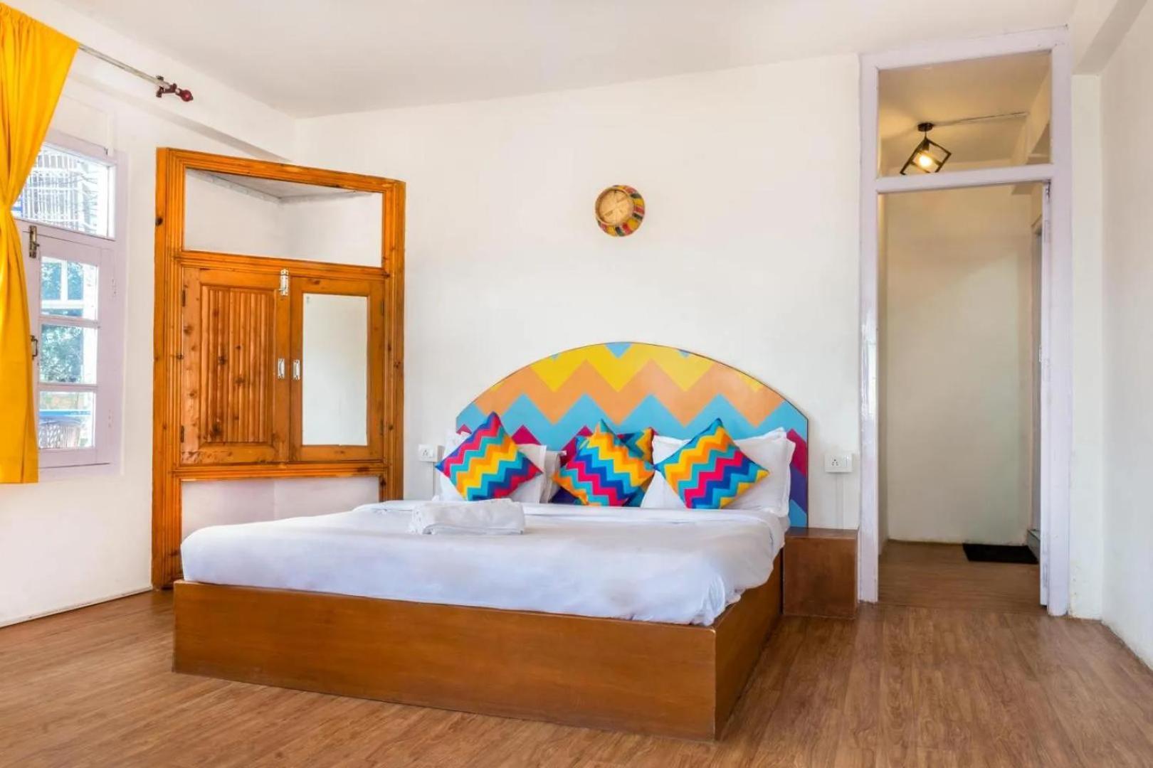 Hostel Oak Land House *