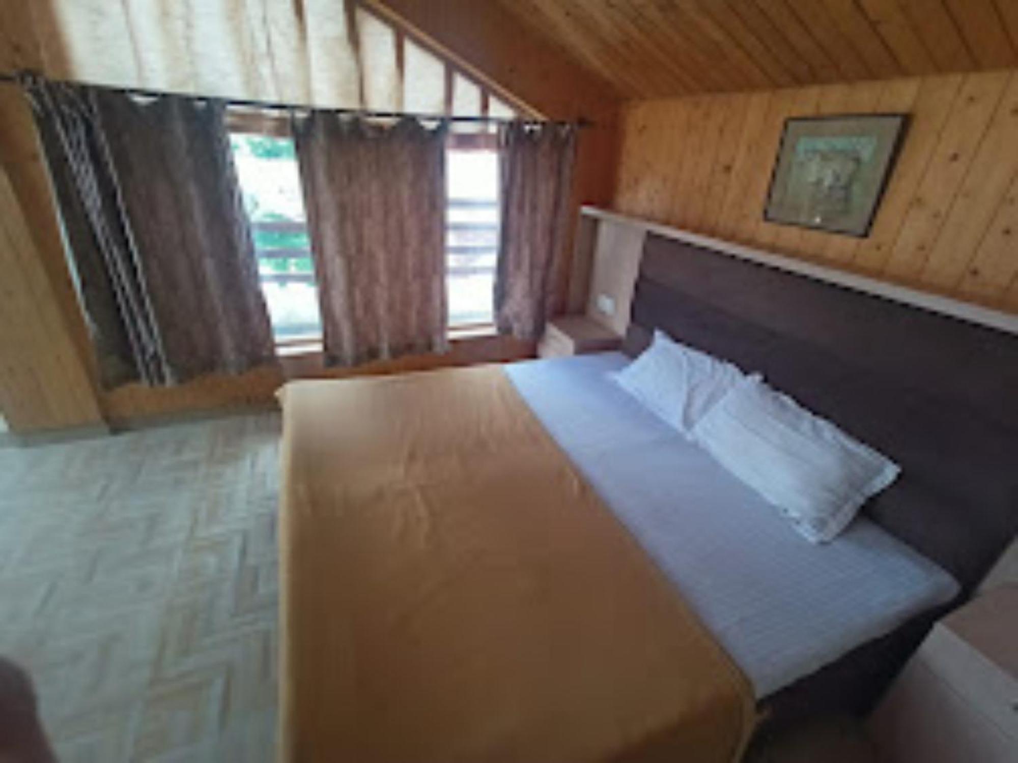 Goroomgo Daddy Guest house