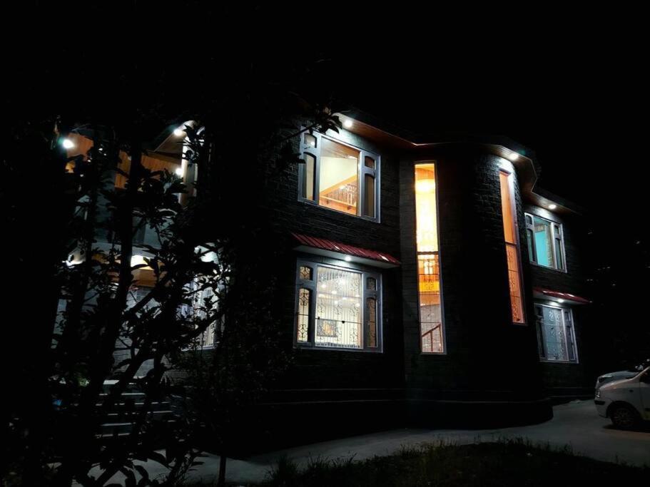 Bnbbuddy Himalayan 3br Wid Lawn Near *