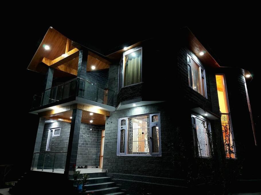 Bnbbuddy Himalayan 3br Wid Lawn Near Villa