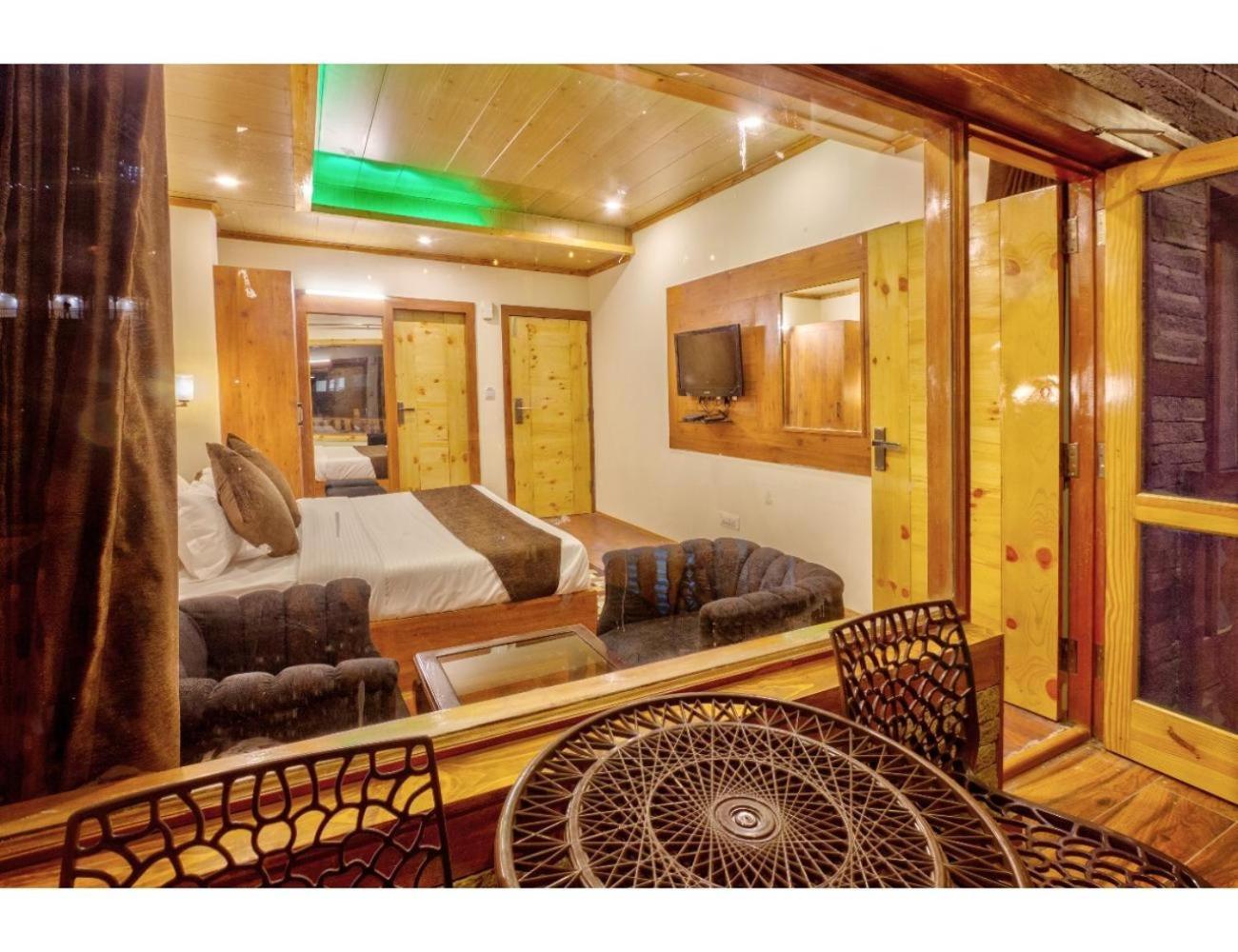 Royal Nest By Terraa Hotels,